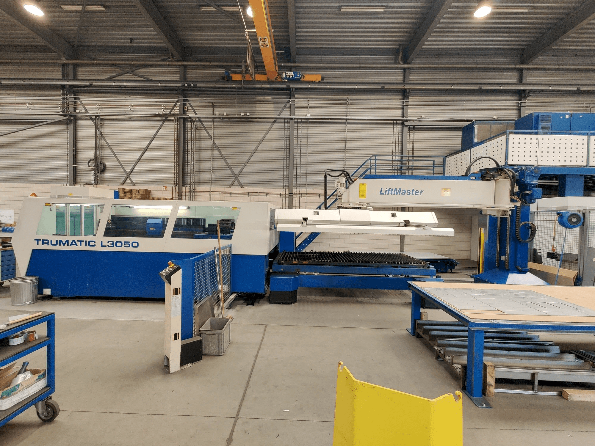 Vooraanzicht van Trumpf Trumatic L3050 + Liftmaster machine