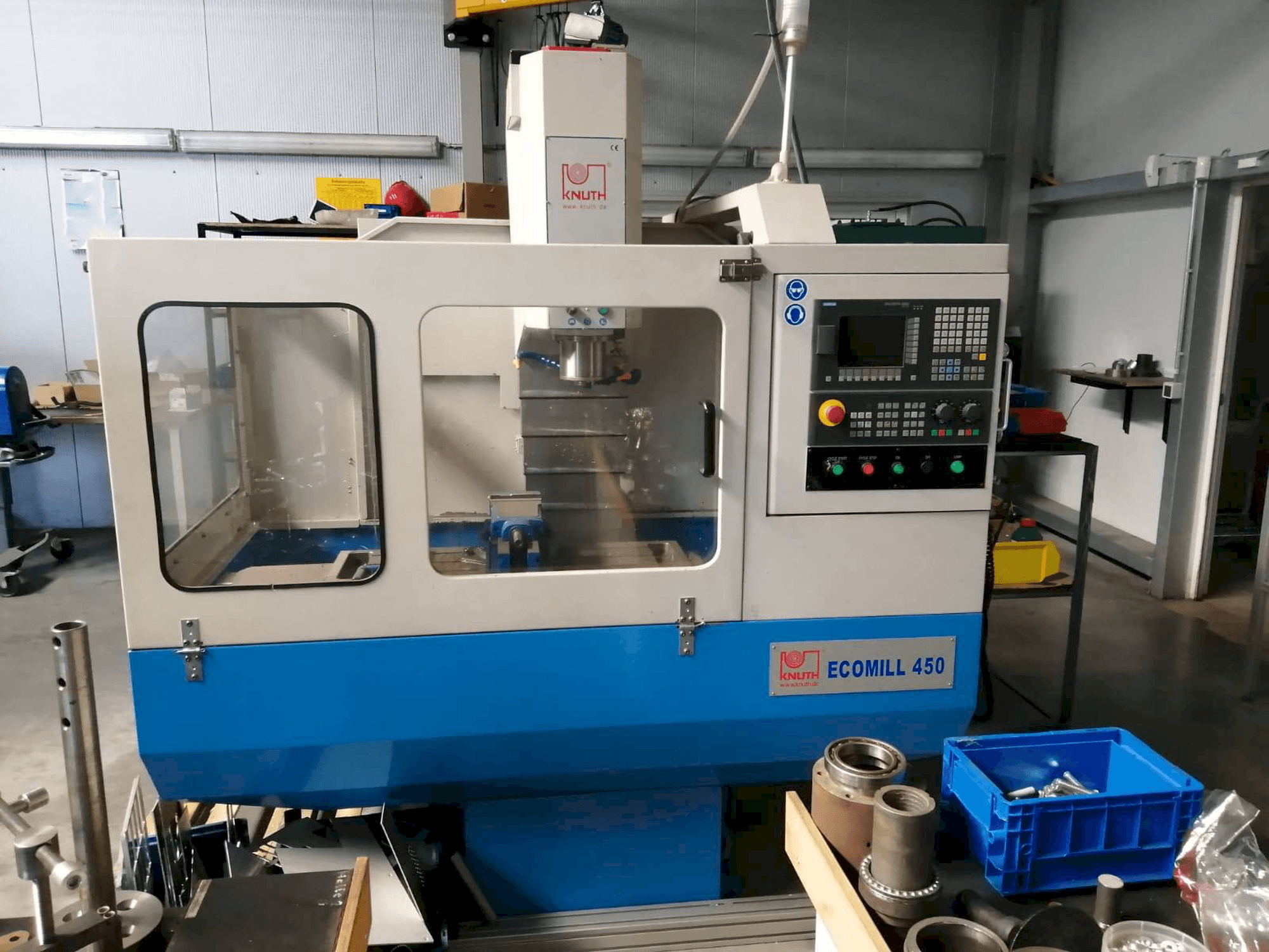 Vooraanzicht van KNUTH ECOMILL 450 machine