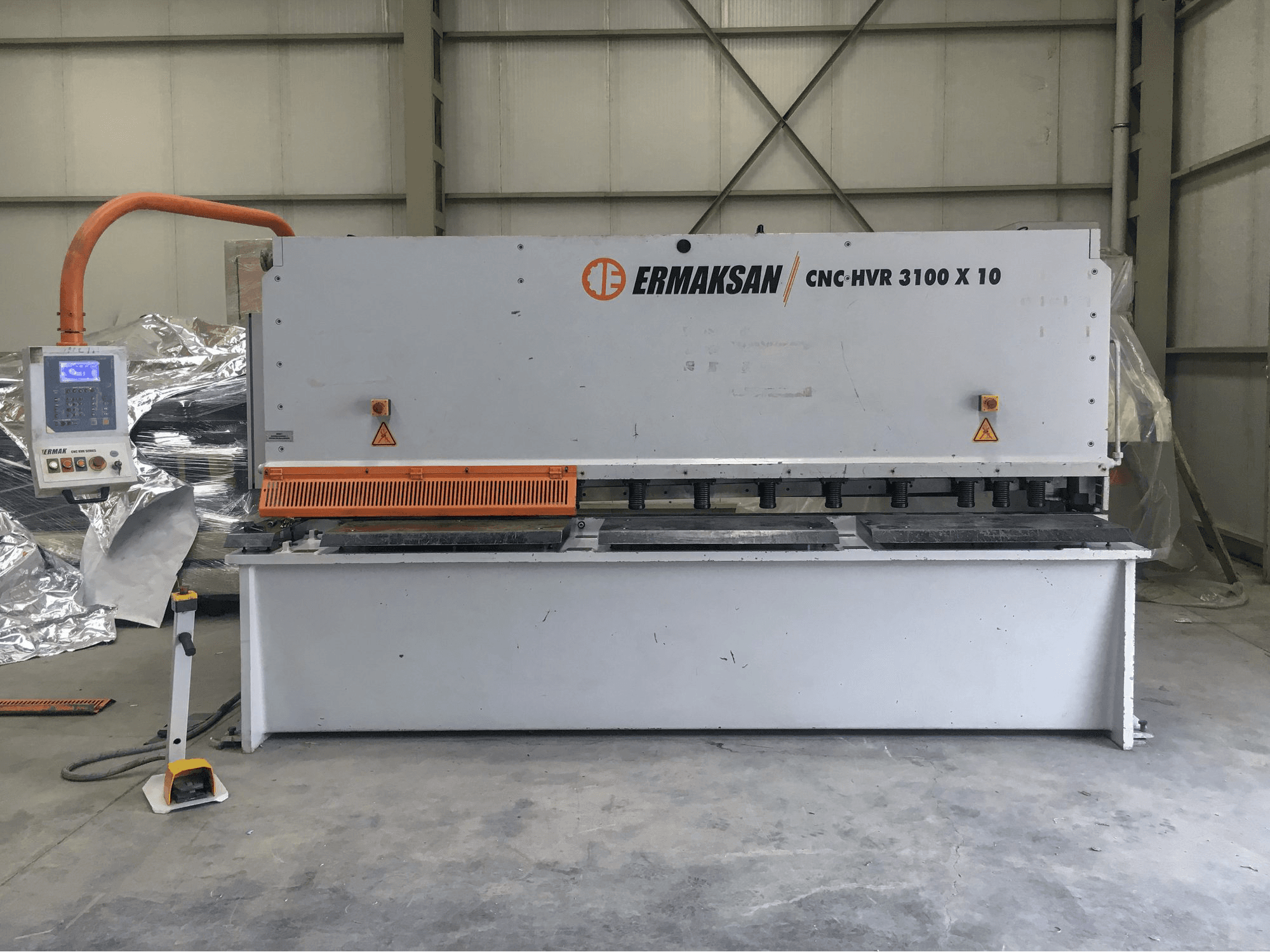 Vooraanzicht van ERMAKSAN CNC HVR 3100x10 machine