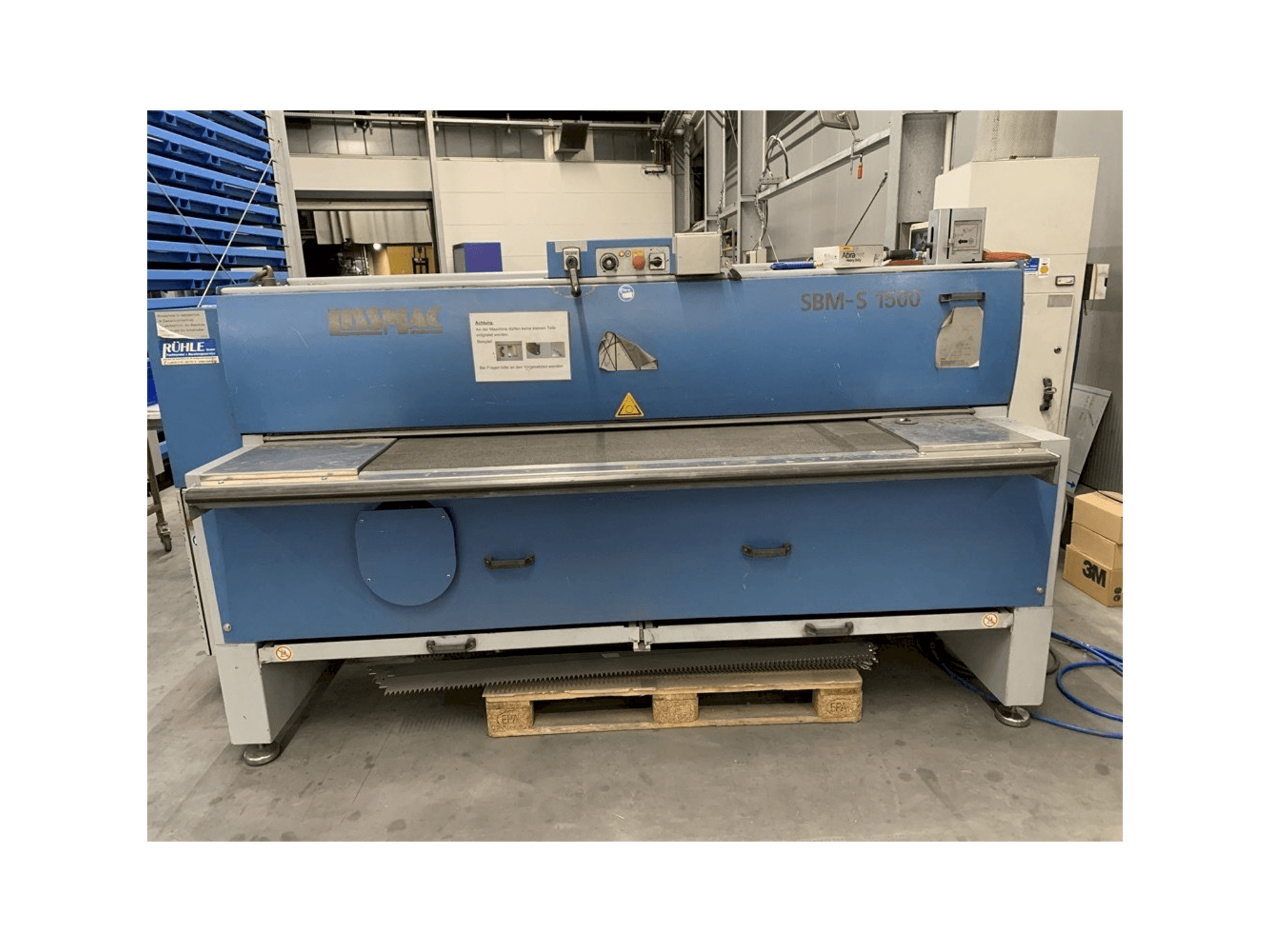 Vooraanzicht van LISSMAC SBM-S 1500 machine