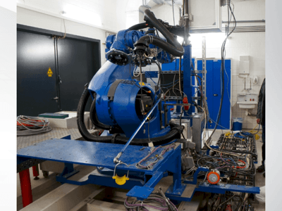 Zijaanzicht  van KUKA KR 100-2 HA 2000  machine