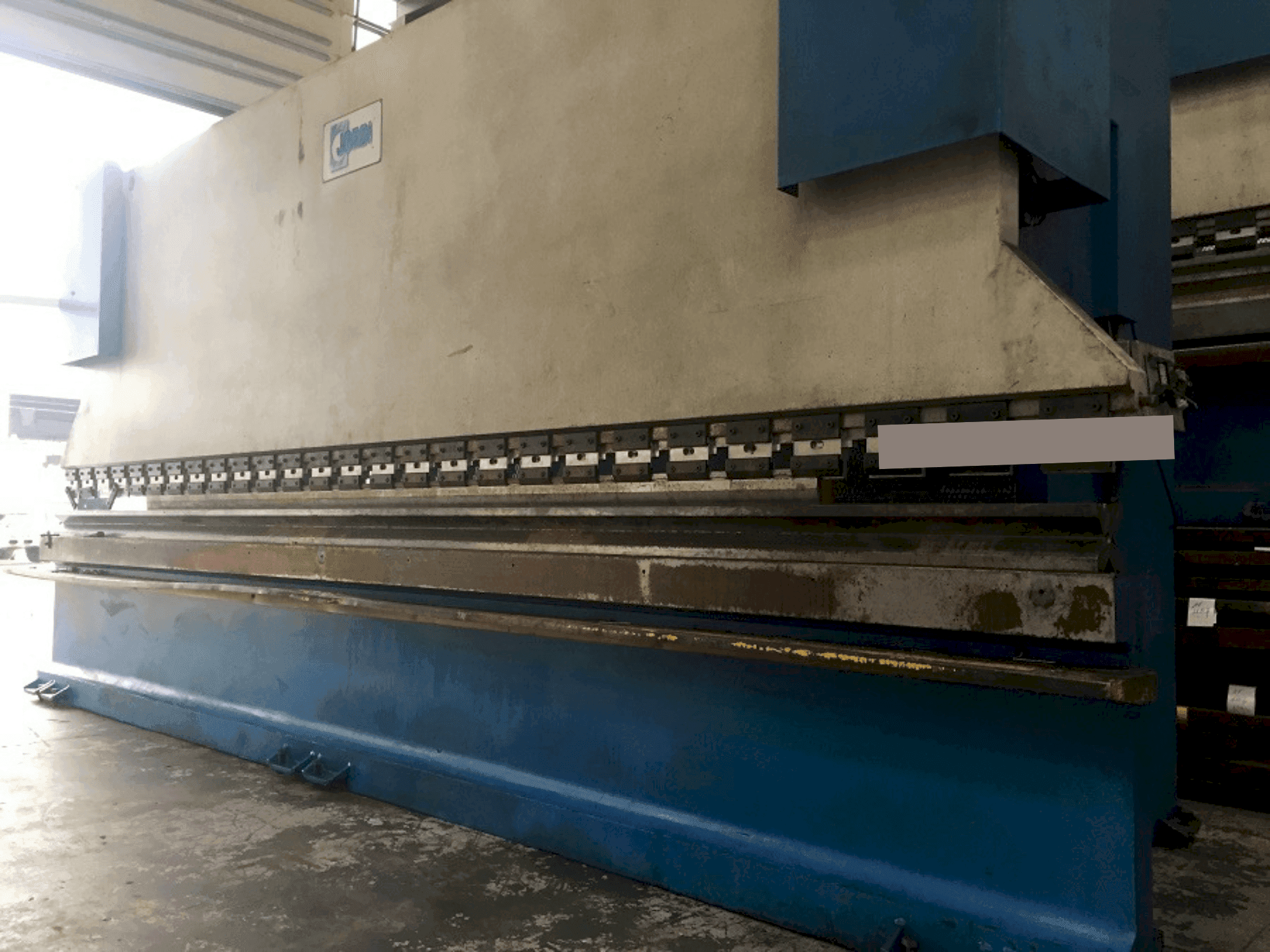 Linkerzijdeaanzicht van JORDI PH6100 - 180 (2003) machine