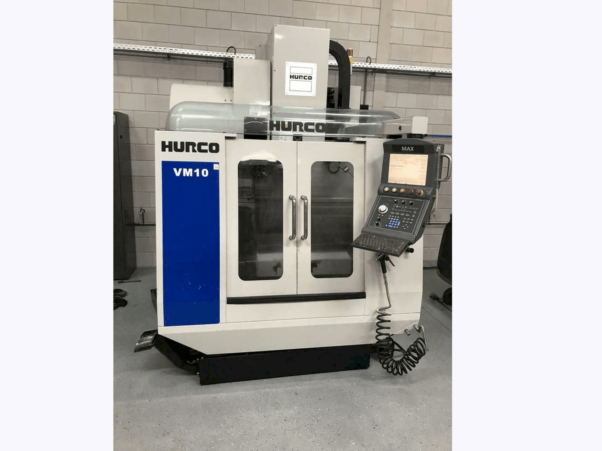 Vooraanzicht van Hurco 2012 machine