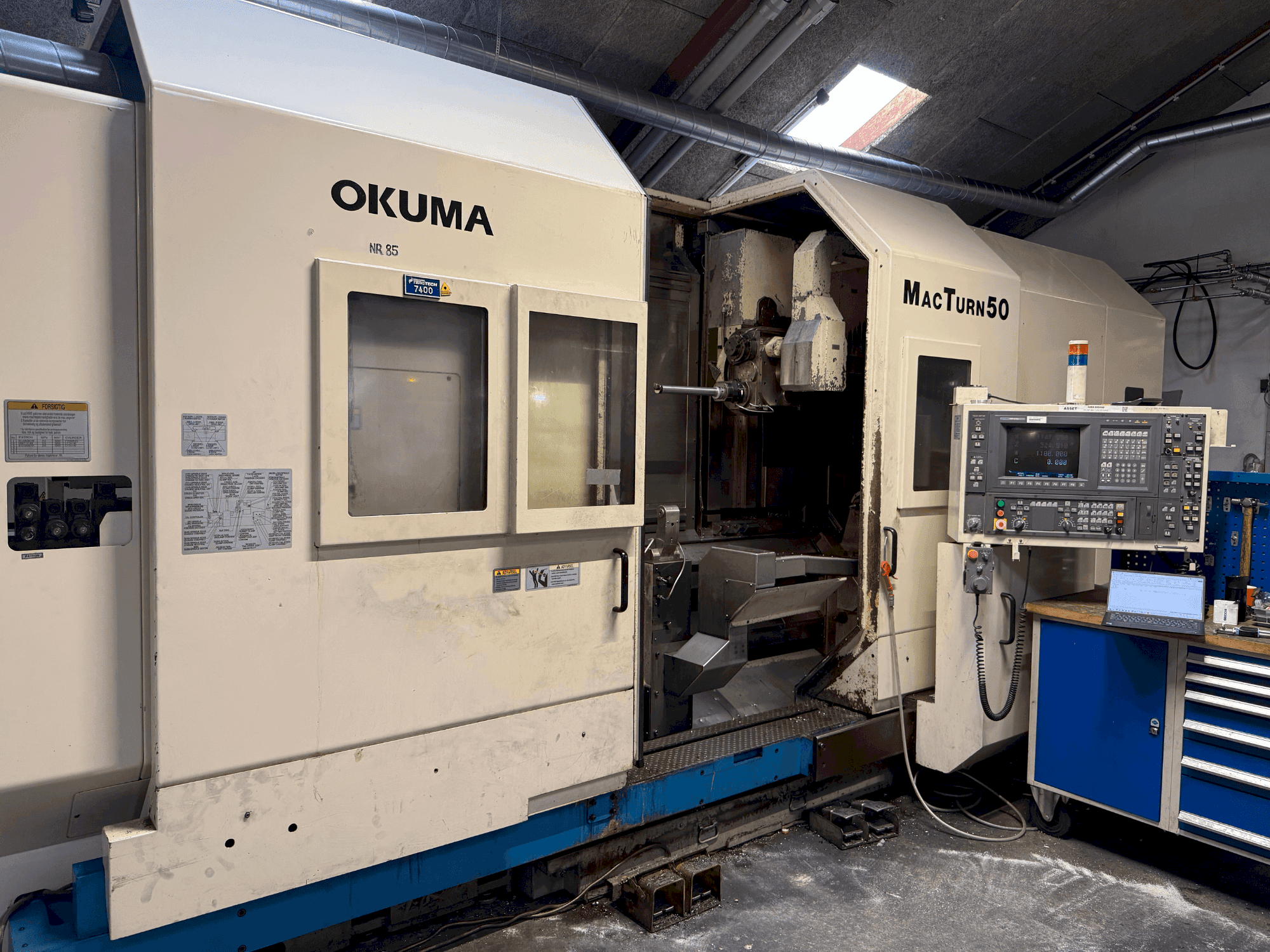 Vooraanzicht van Okuma MacTurn 50 machine