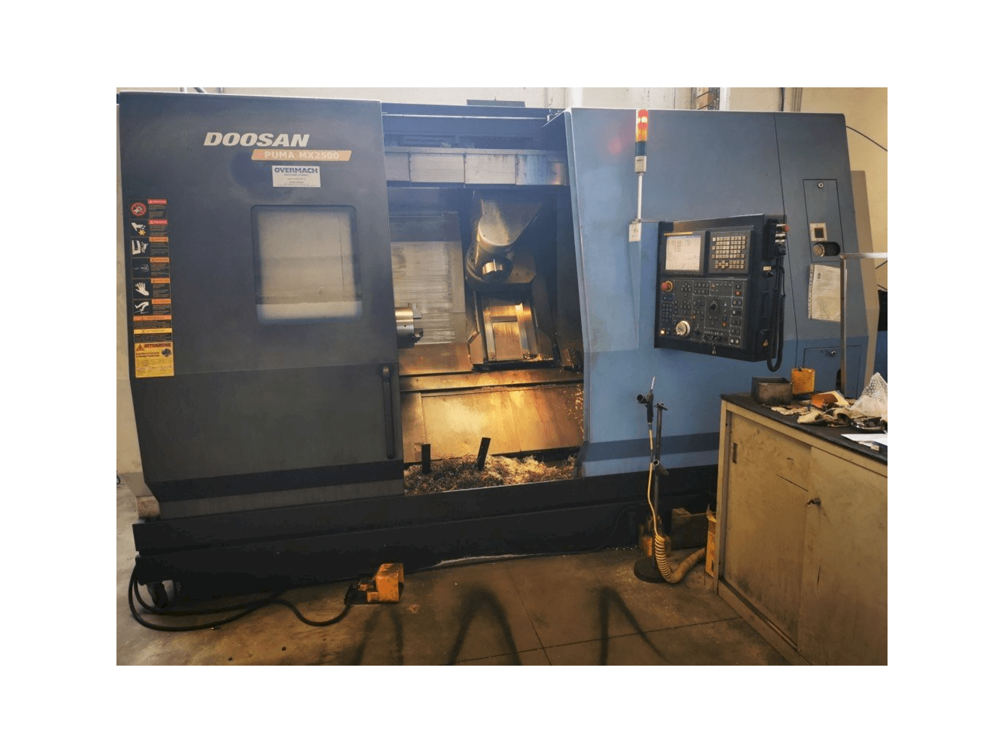 Vooraanzicht van Doosan Puma MX 2500 machine