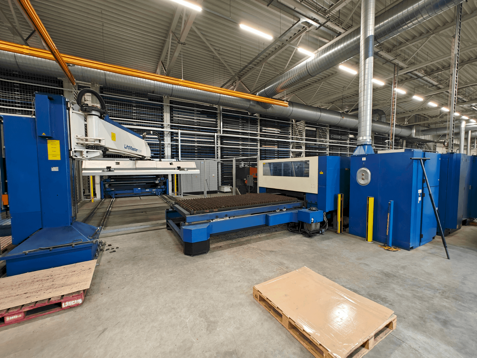Vooraanzicht van TRUMPF Trumatic L3050 machine
