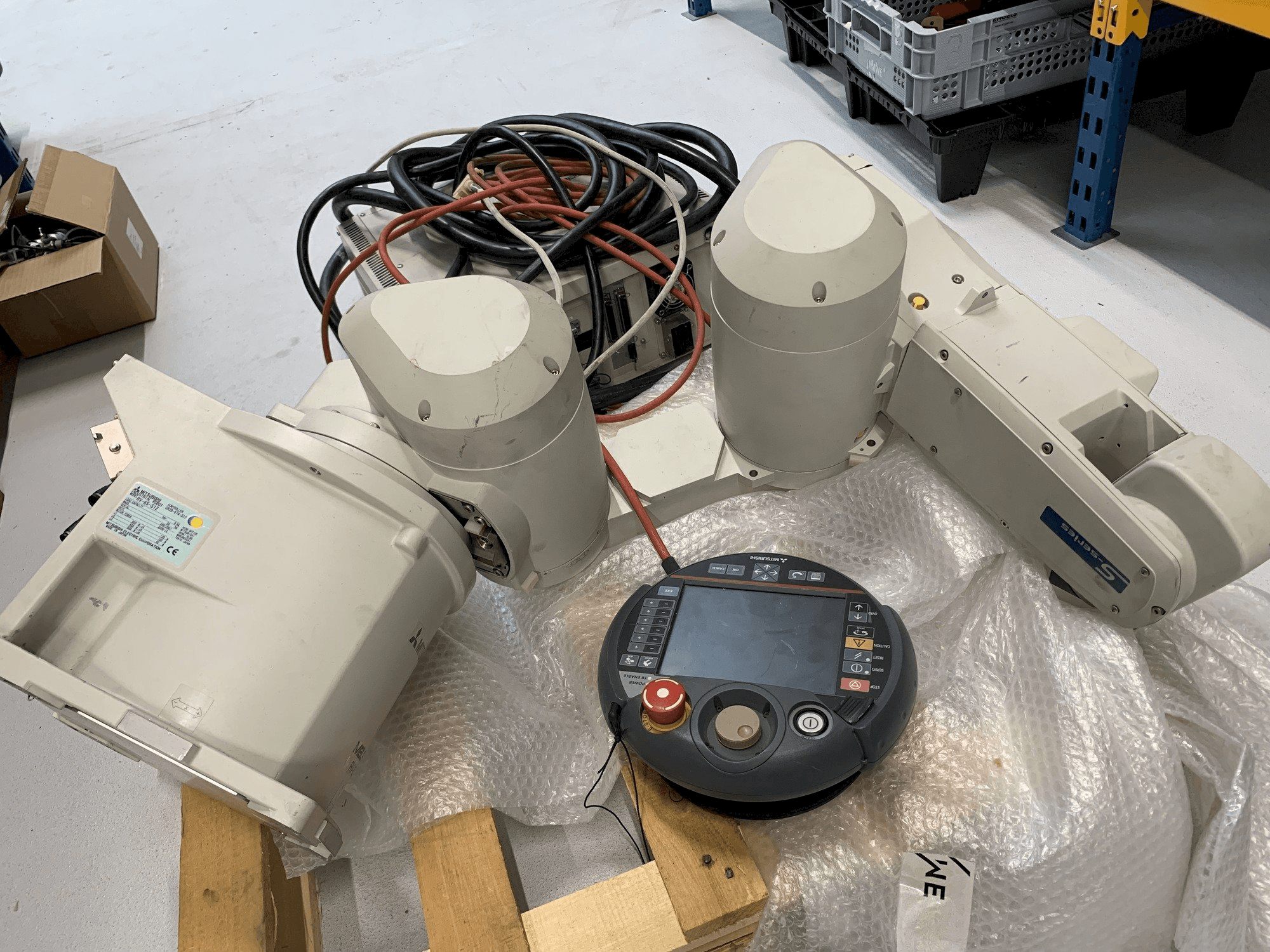 Vooraanzicht van Mitsubishi Melfa RV 6S machine