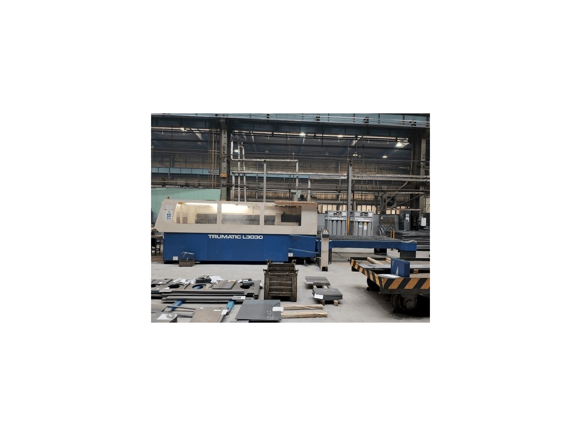 Vooraanzicht van Trumpf TRUMATIC L 3030 machine