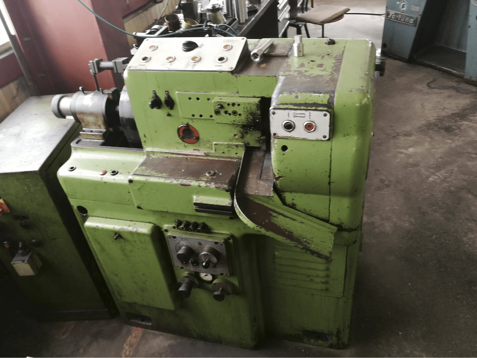 Vooraanzicht van Hahn+Kolb Tornomat 2-672 machine