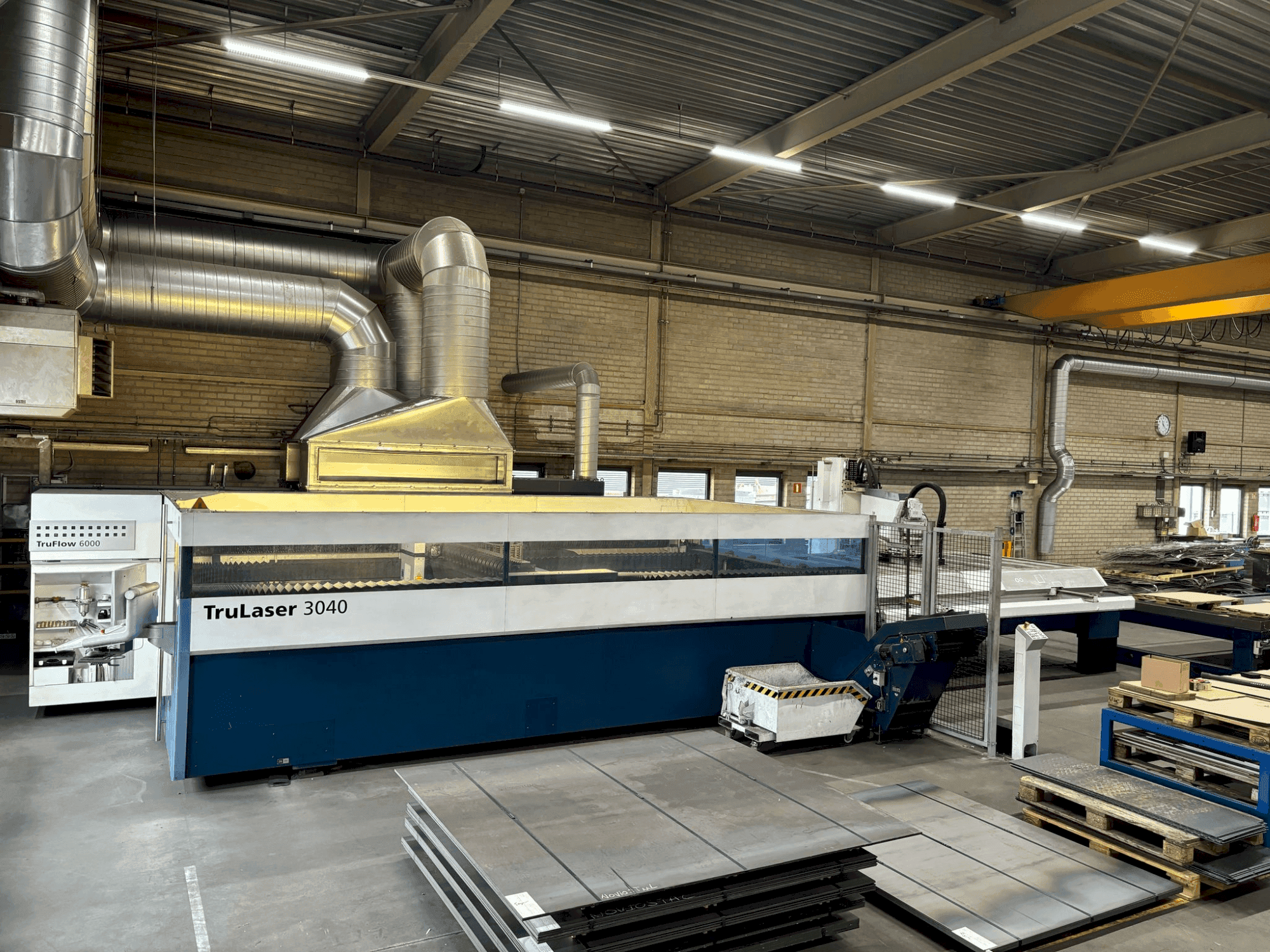 Vooraanzicht van TRUMPF TruLaser 3040 + LiftMaster machine