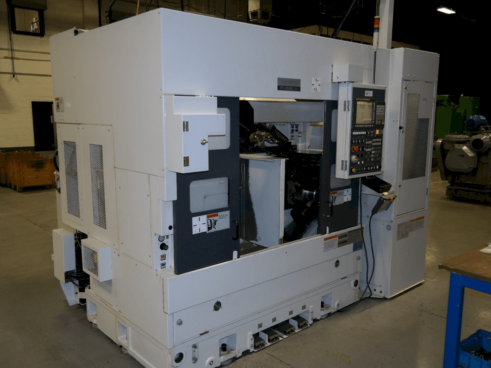 Vooraanzicht van Takisawa TT2100CMGA machine