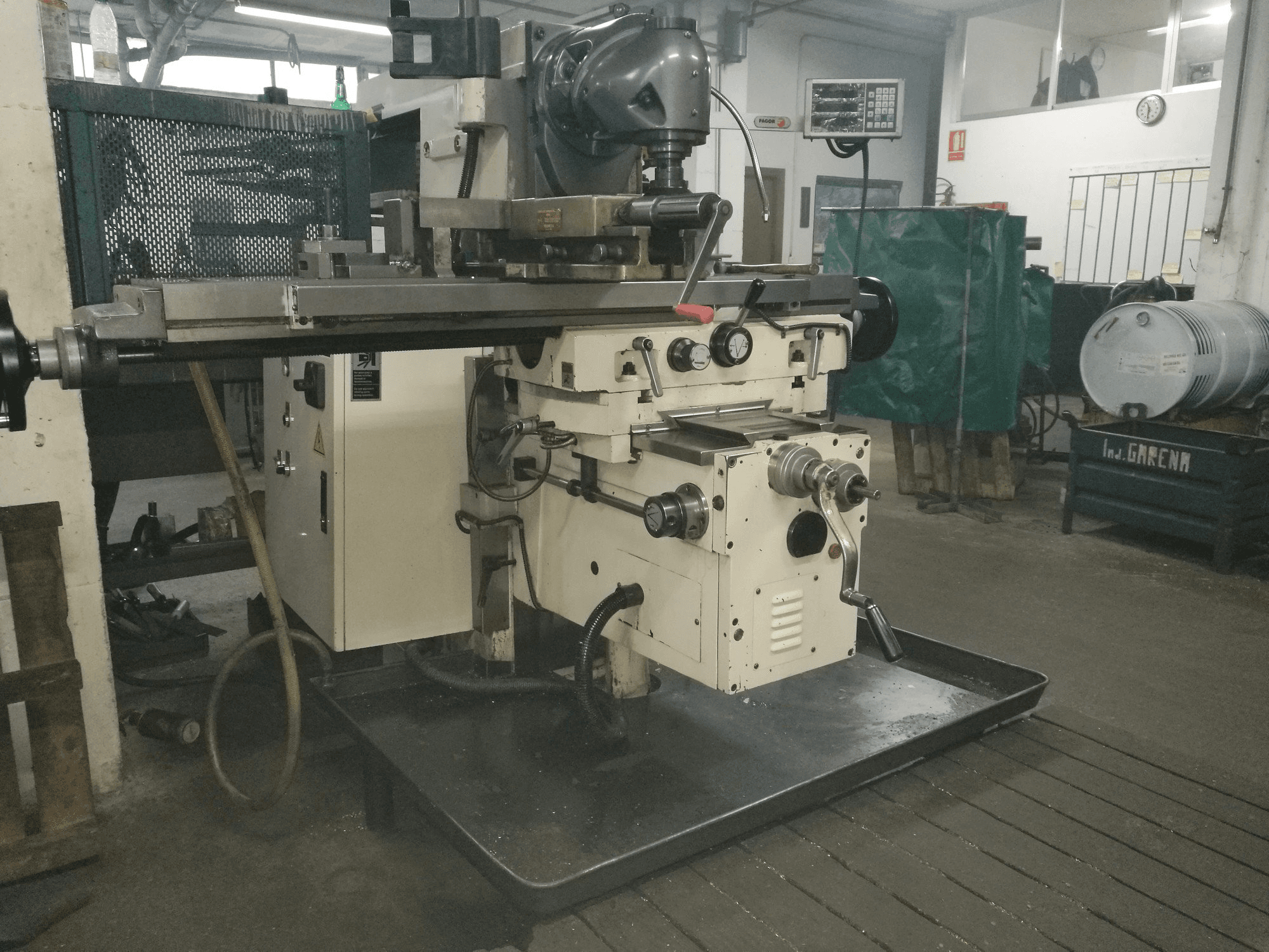 Vooraanzicht van LAGUN FU-130 machine