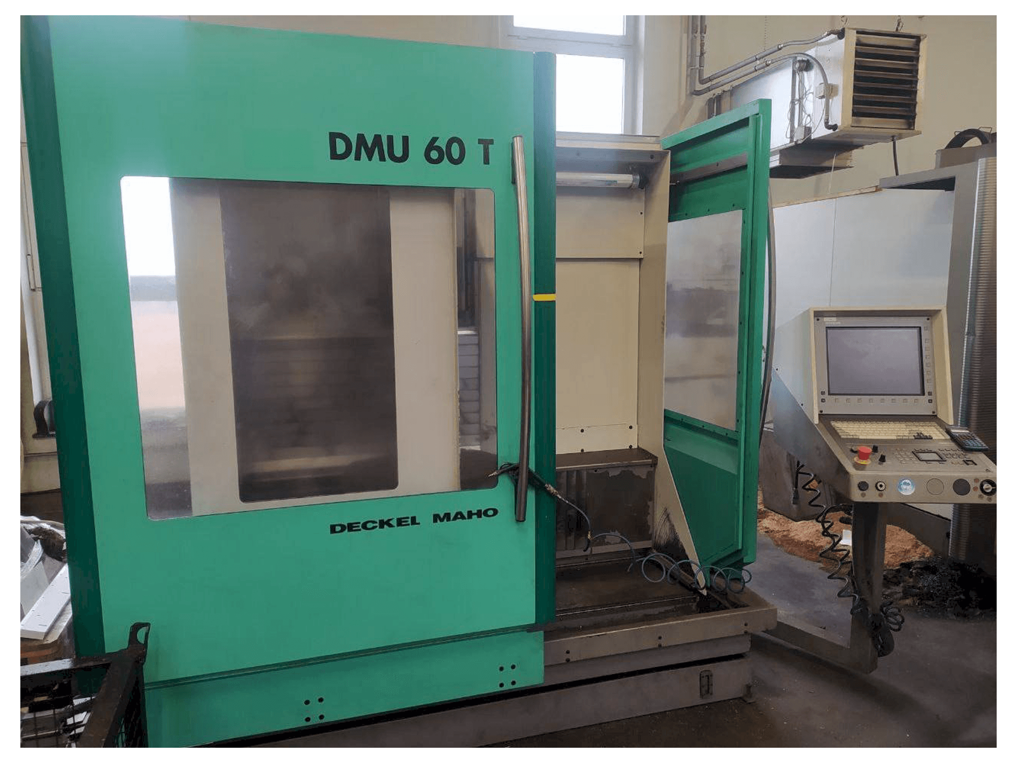 Vooraanzicht van DECKEL MAHO DMU 60 T machine
