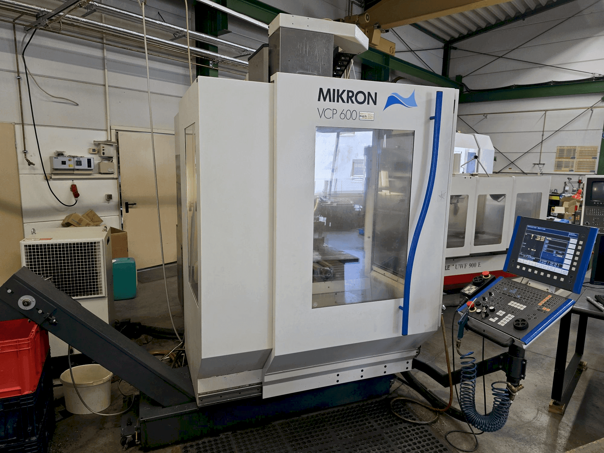 Vooraanzicht van MIKRON VCP 600 machine