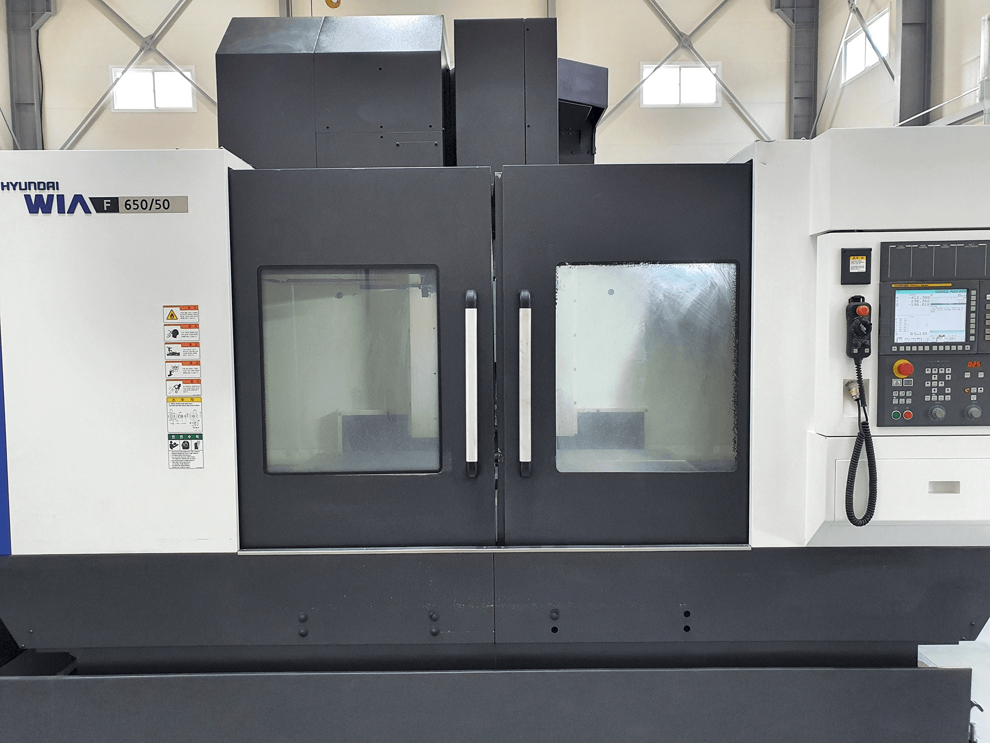 Vooraanzicht van Hyundai Wia F650/50 machine