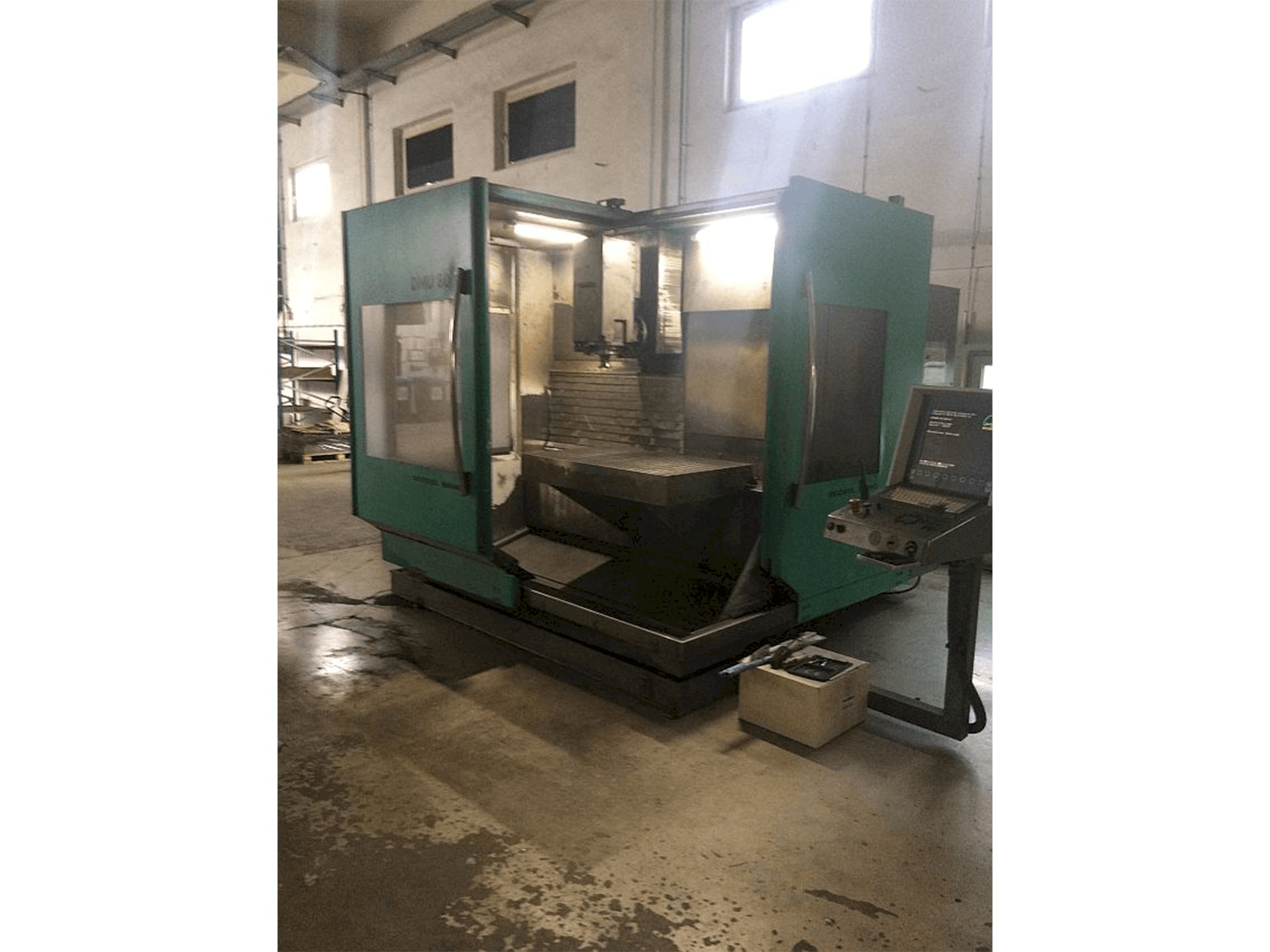 Vooraanzicht van DMG 80E machine