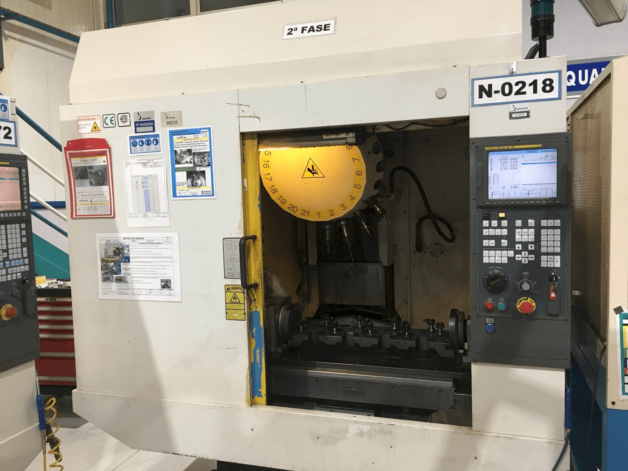 Vooraanzicht van FANUC Robodrill alfa-T-21iDL machine