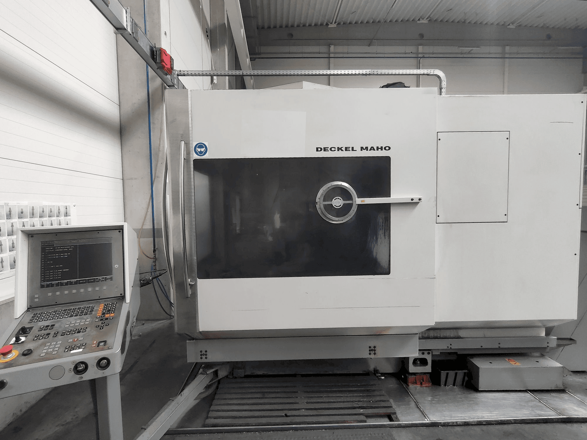 Vooraanzicht van DECKEL MAHO DMU 60P machine