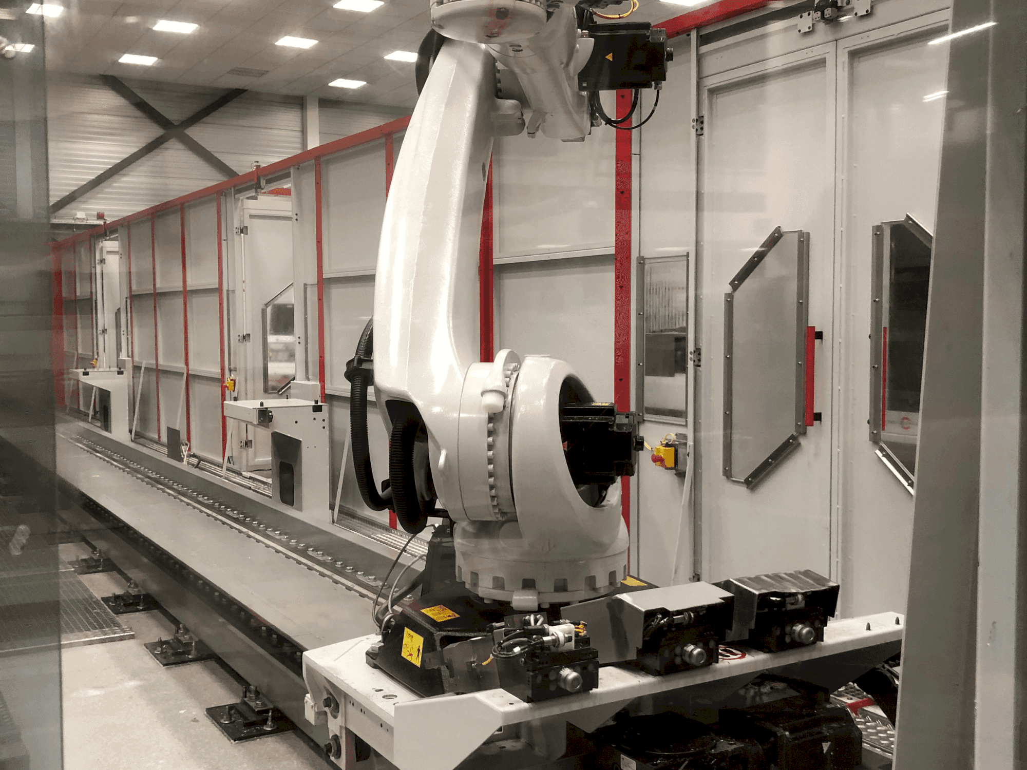 Vooraanzicht van KUKA KR 240 R2900 ultra machine