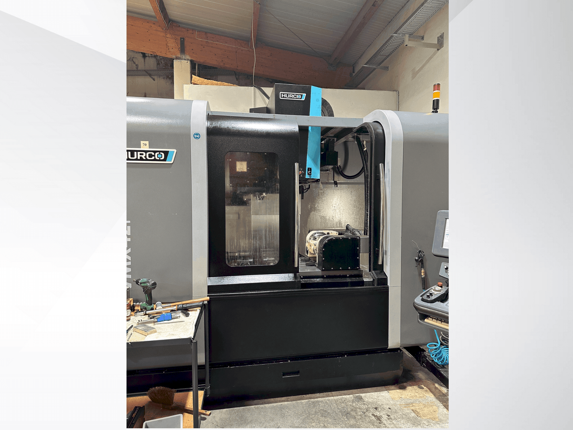 Vooraanzicht van Hurco VMX 42i machine