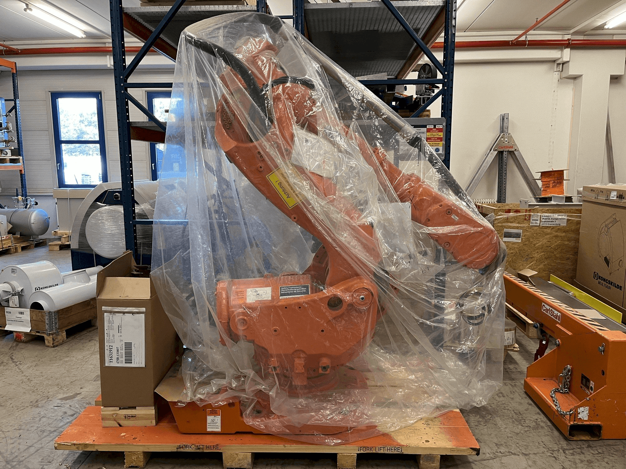 Vooraanzicht van ABB IRB 6600 M2004 machine