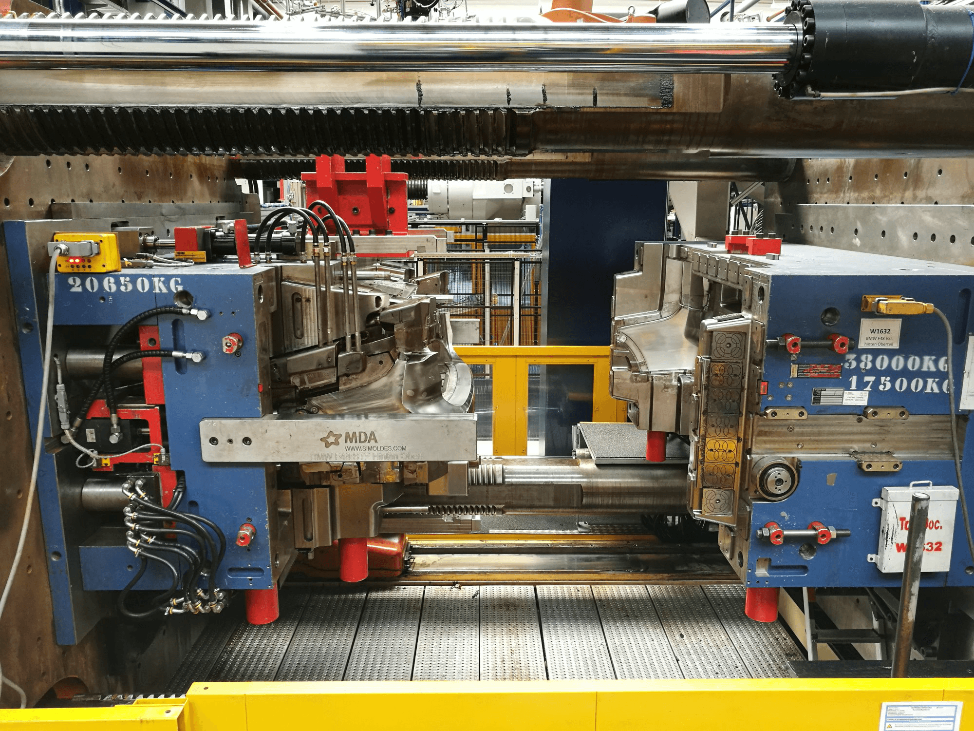 Vooraanzicht van Husky E 3650 RS 170/155 machine