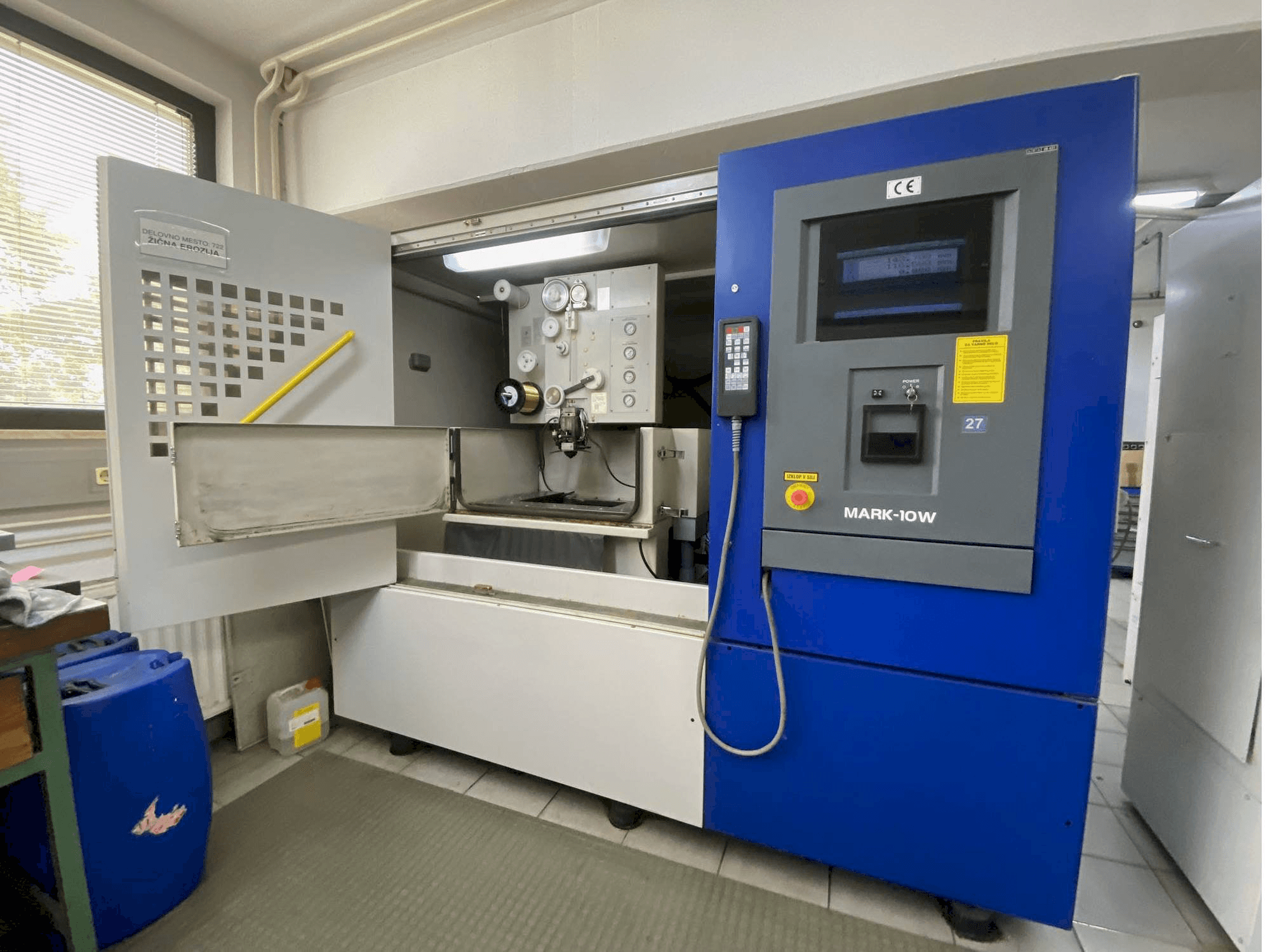 Vooraanzicht van Hitachi 254Y machine