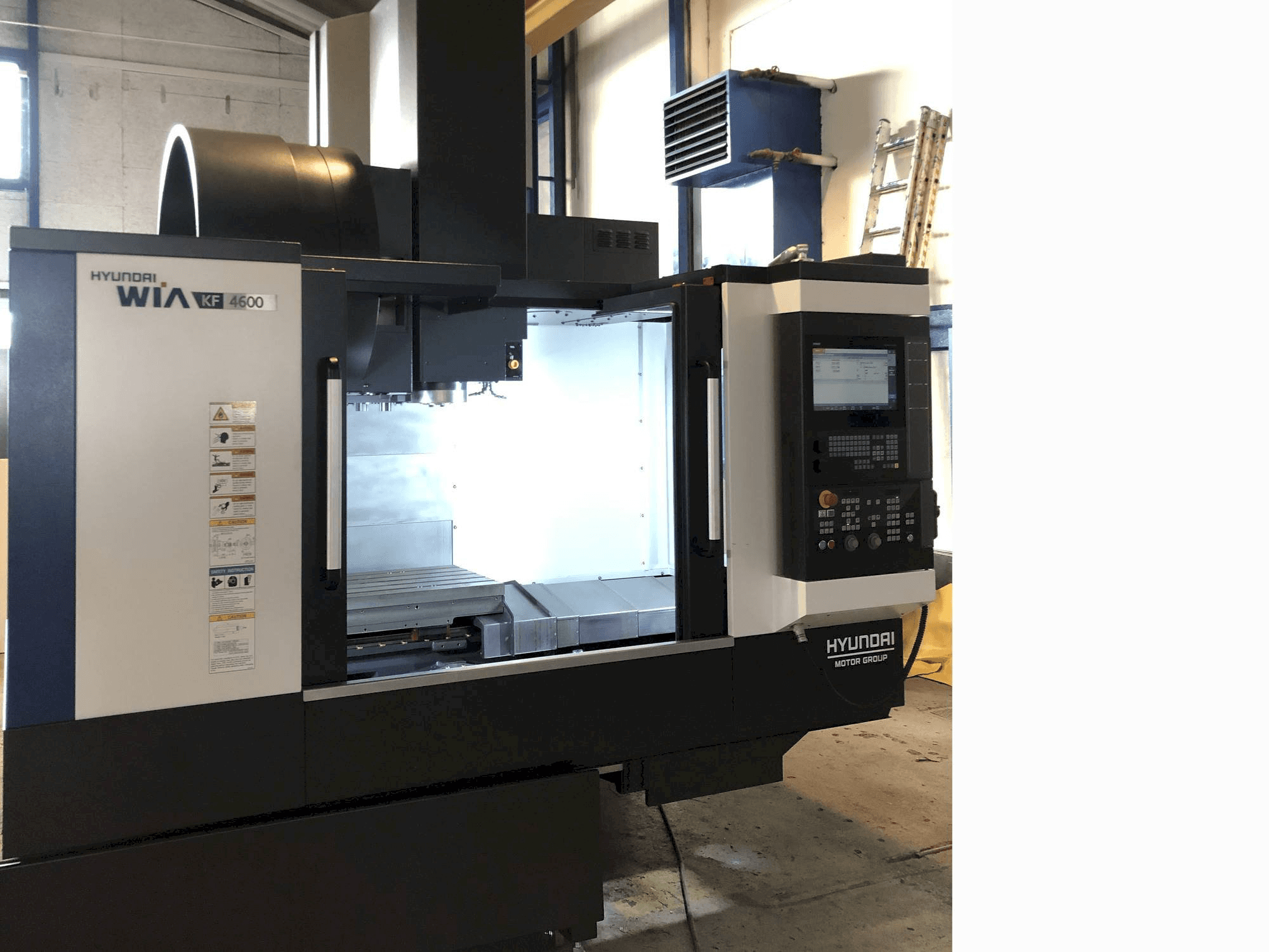 Vooraanzicht van Hyundai Wia KF4600 machine