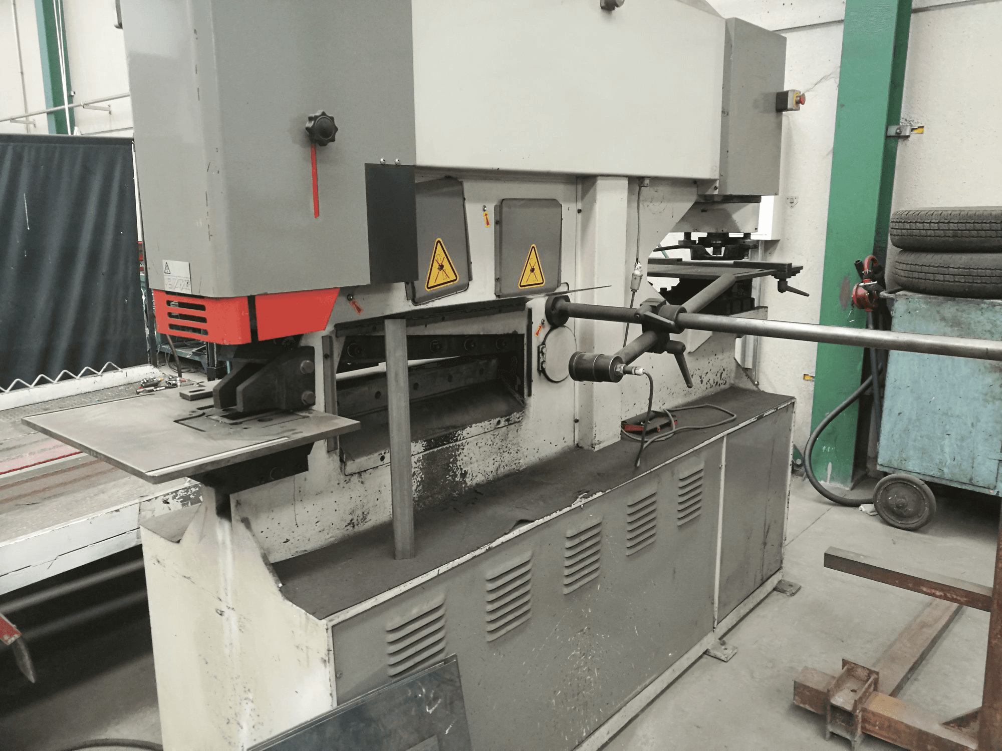 Recht aanzicht 1 van Durma IW 110 BTD machine