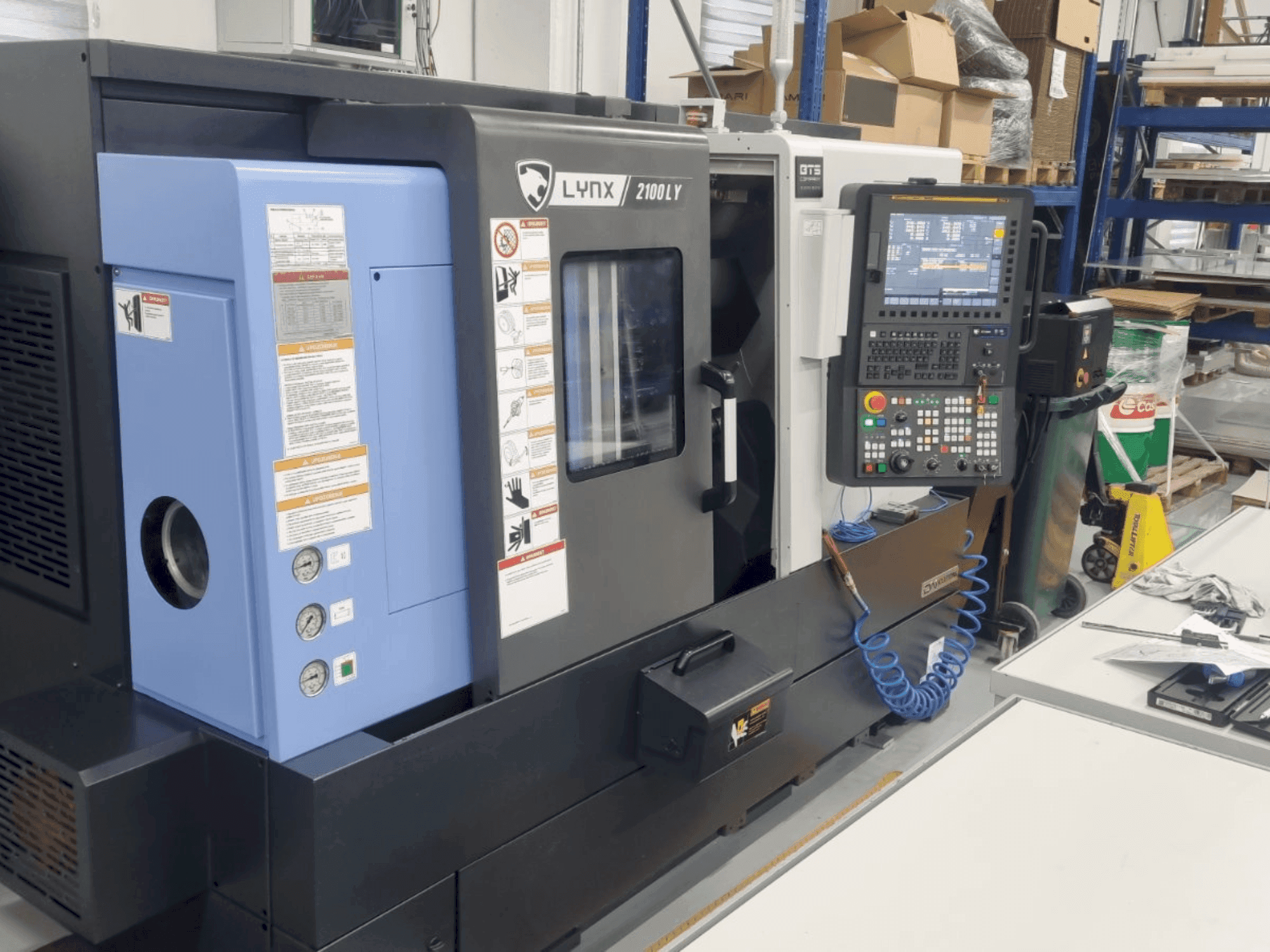 Vooraanzicht van DN SOLUTIONS LYNX 2100 LYB machine