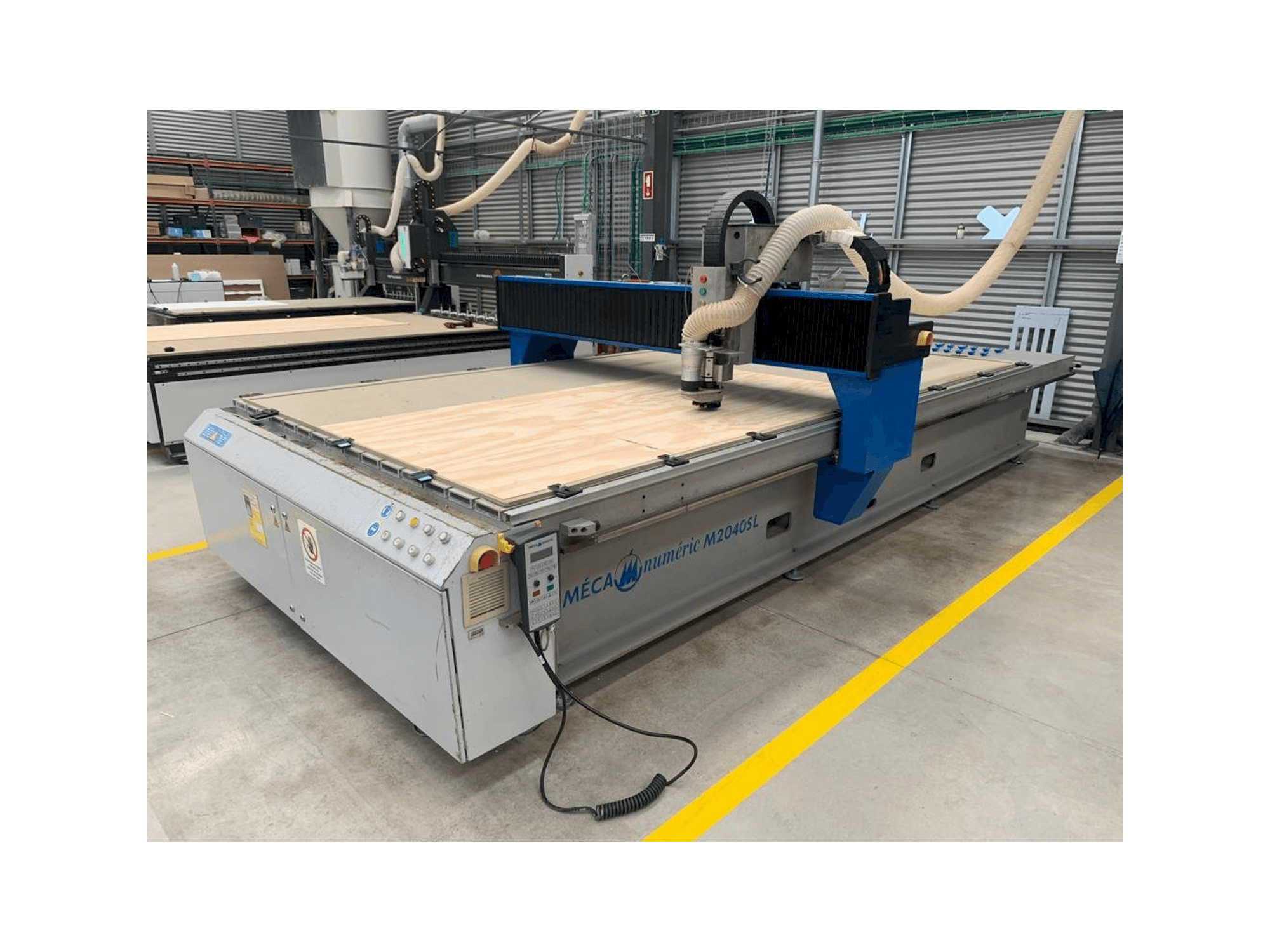 Vooraanzicht van MECANUMERIC M2040 machine