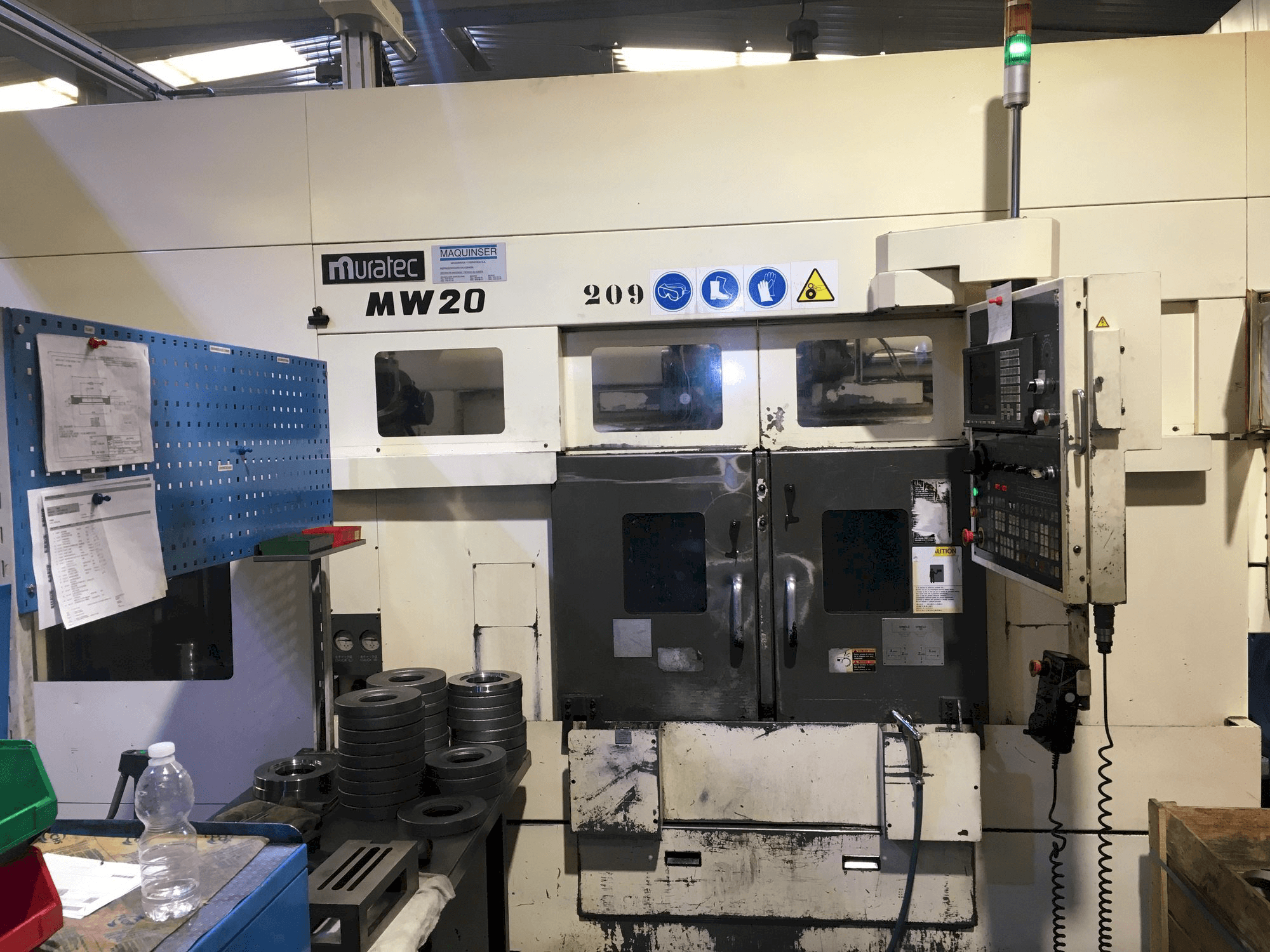 Vooraanzicht van Muratec MW20 machine