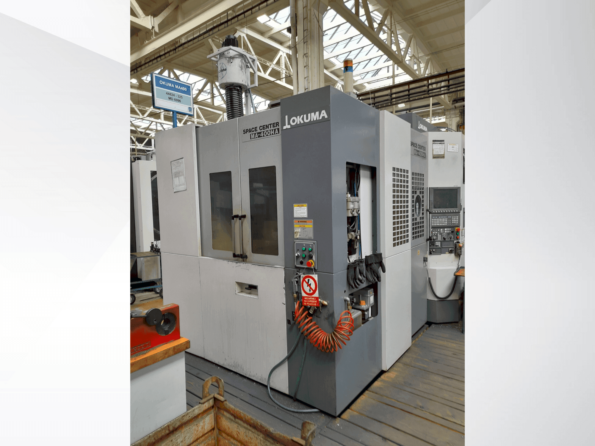 Vooraanzicht van Okuma MA-400HA machine