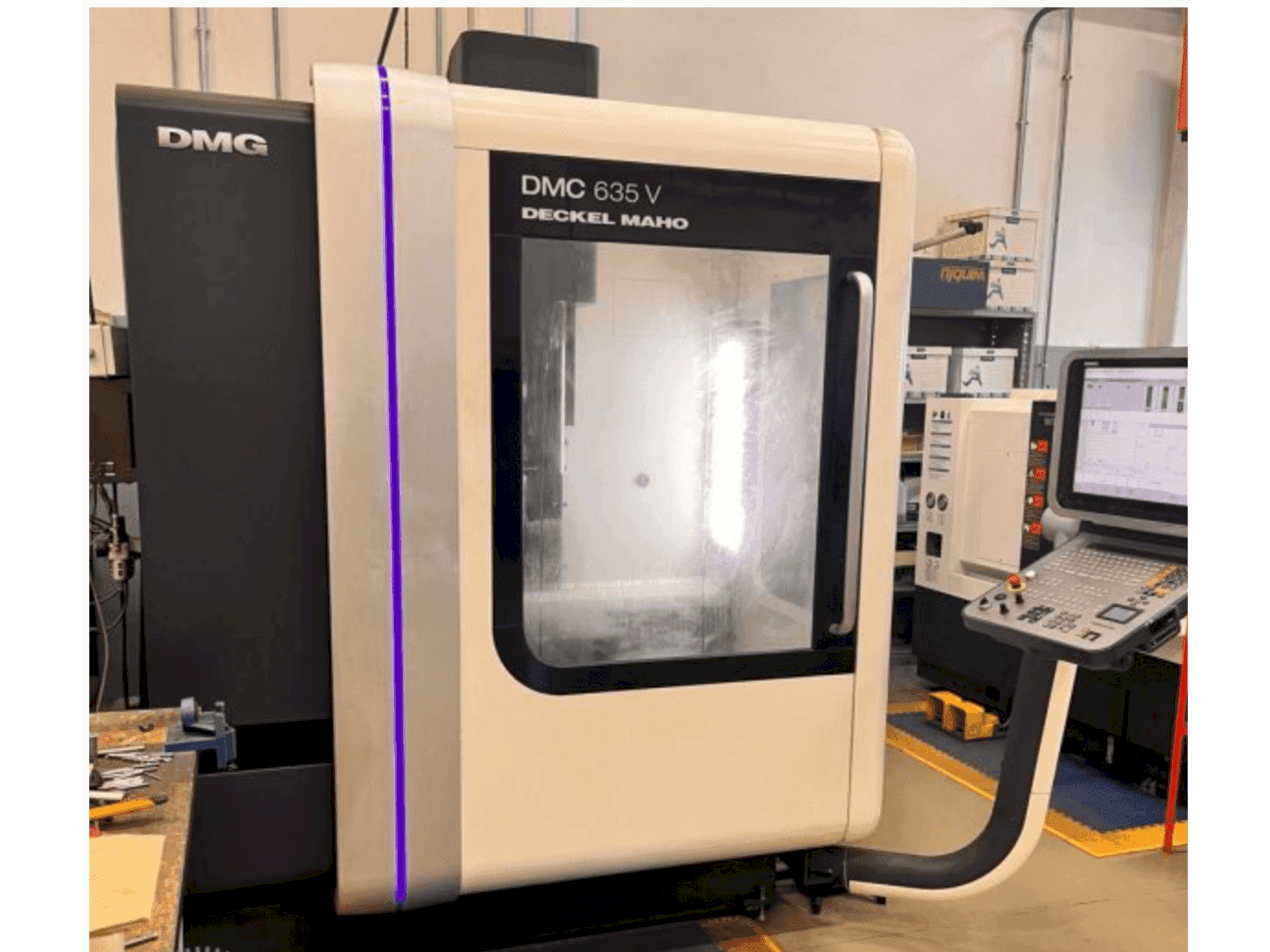 Vooraanzicht van DMG DECKEL MAHO DMC 635 V machine