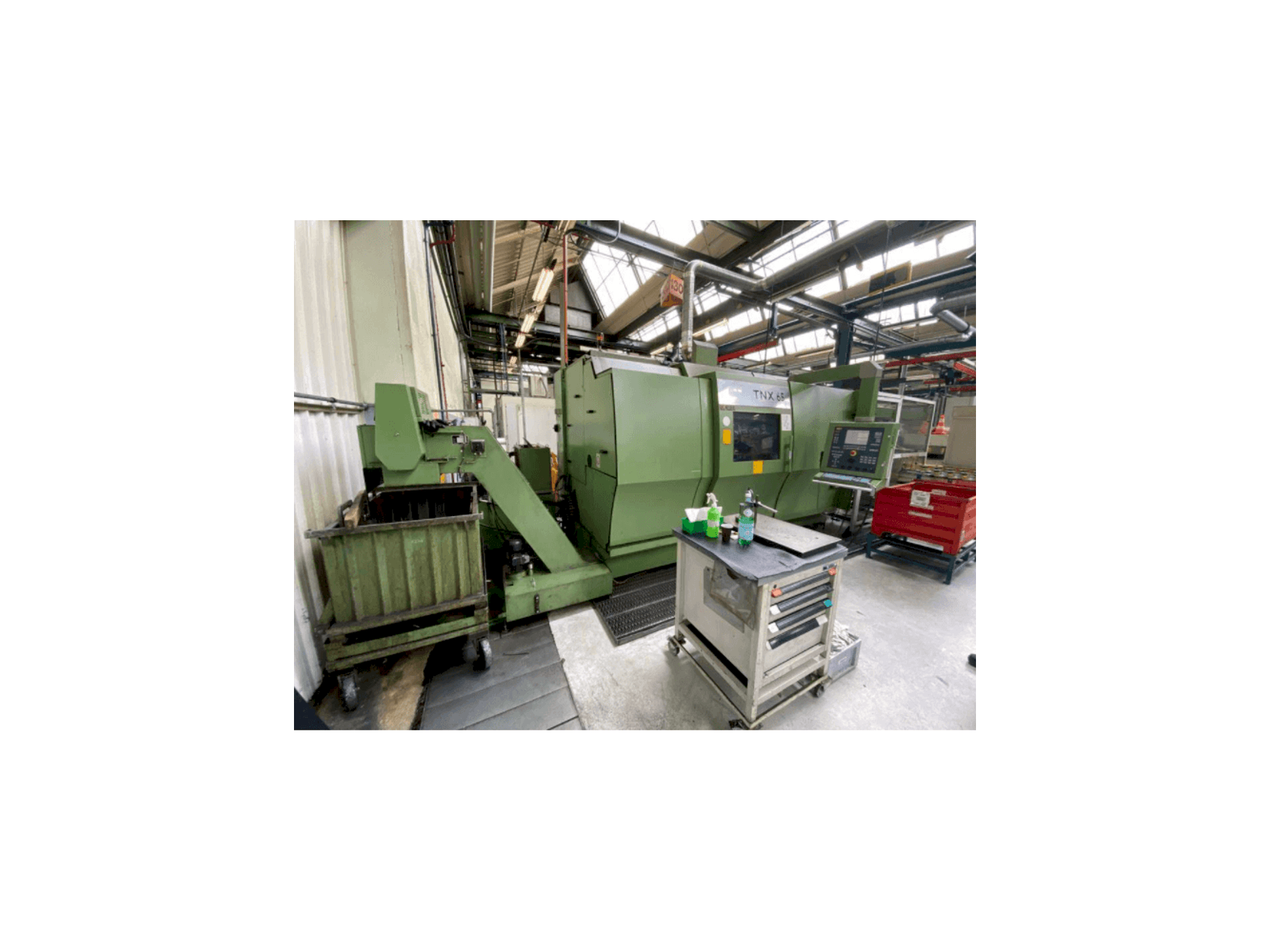 Vooraanzicht van TRAUB TNX 65 machine