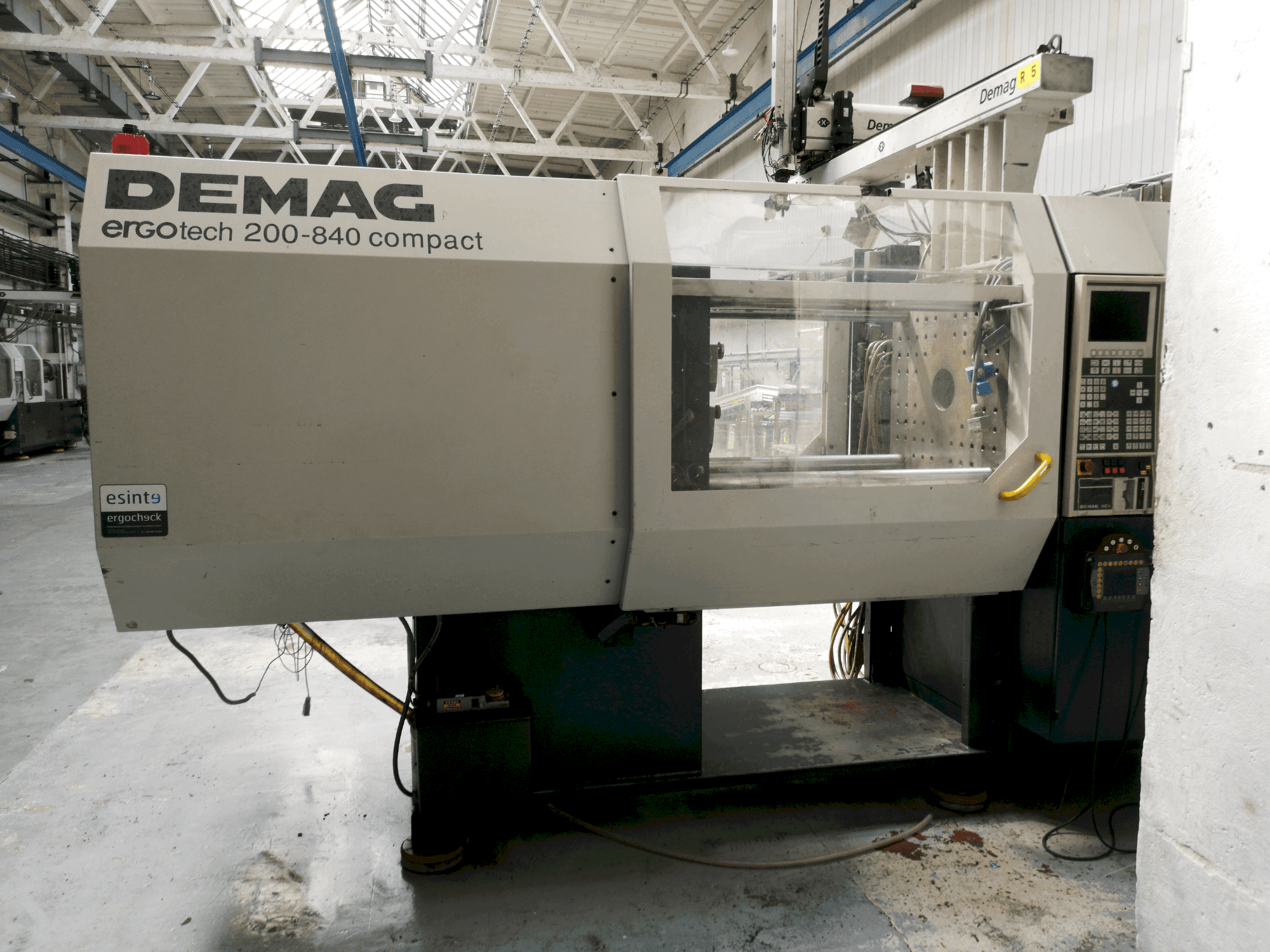 Vooraanzicht van DEMAG Ergotech 200-840 Compact machine