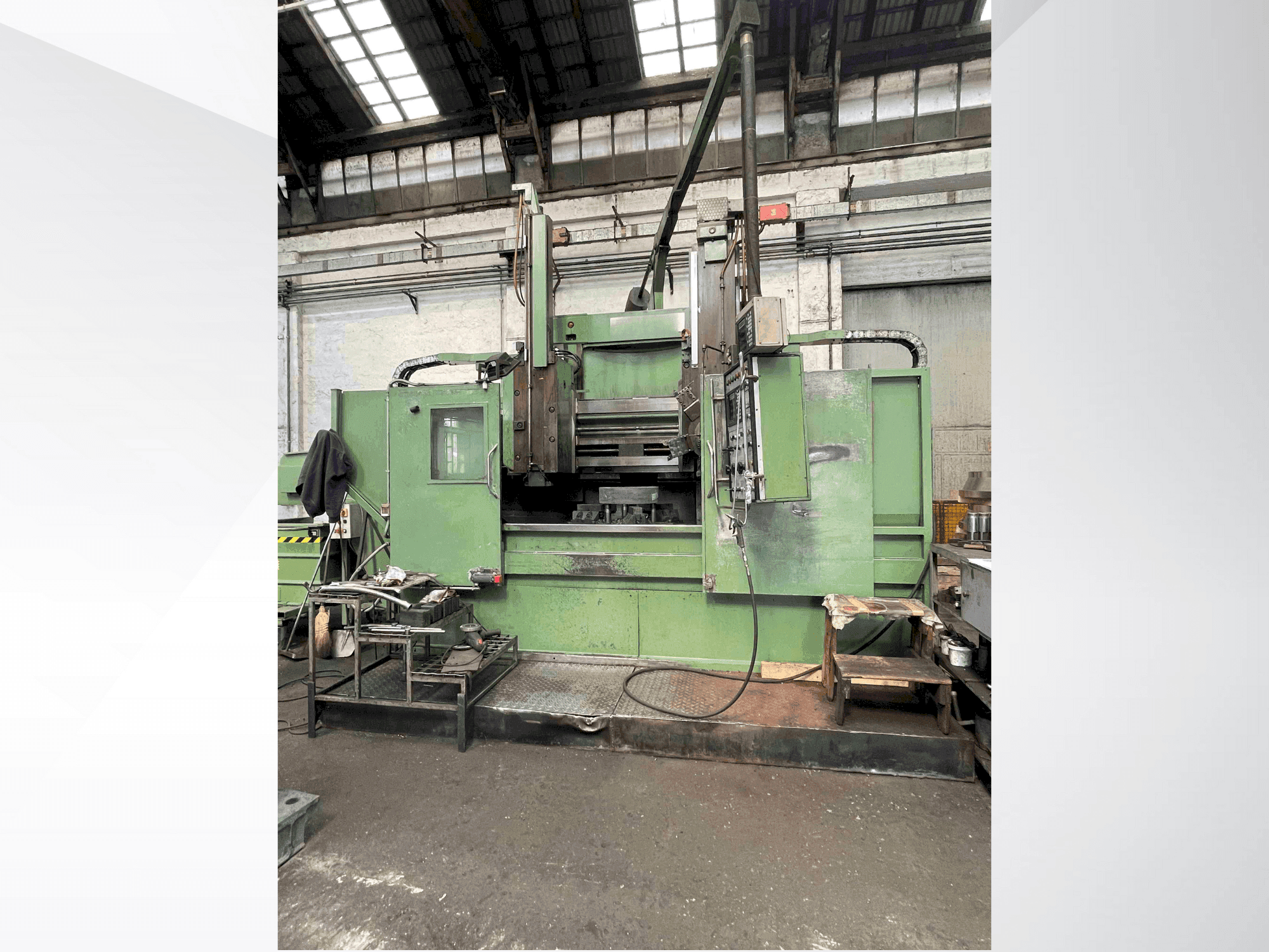 Vooraanzicht van MORANDO VS 12 machine