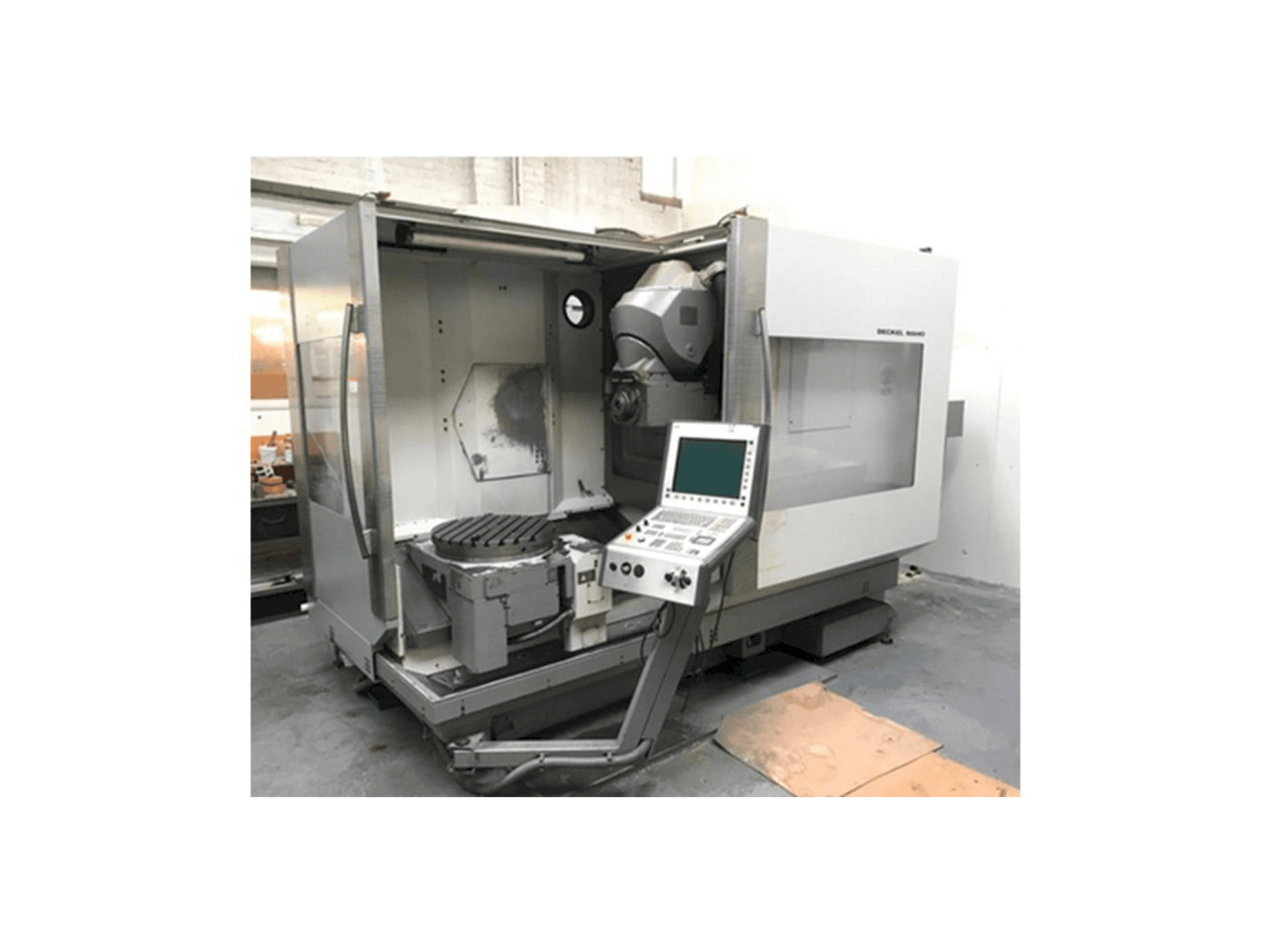 Vooraanzicht van DECKEL MAHO DMU 60P Hi-Dyn machine