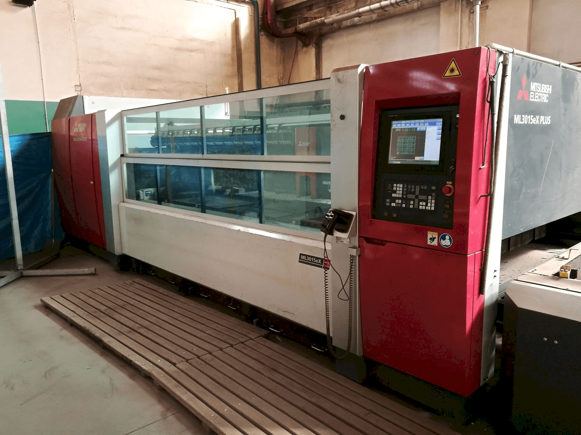 Vooraanzicht van Mitsubishi ML3015eX(S2)-45CF-R machine