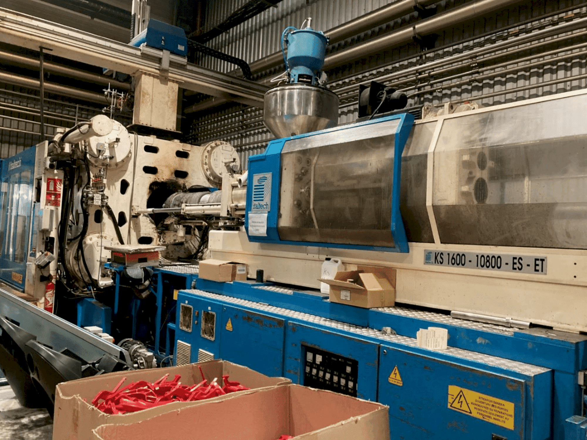 Vooraanzicht van ITALTECH KS 1600/10800 machine