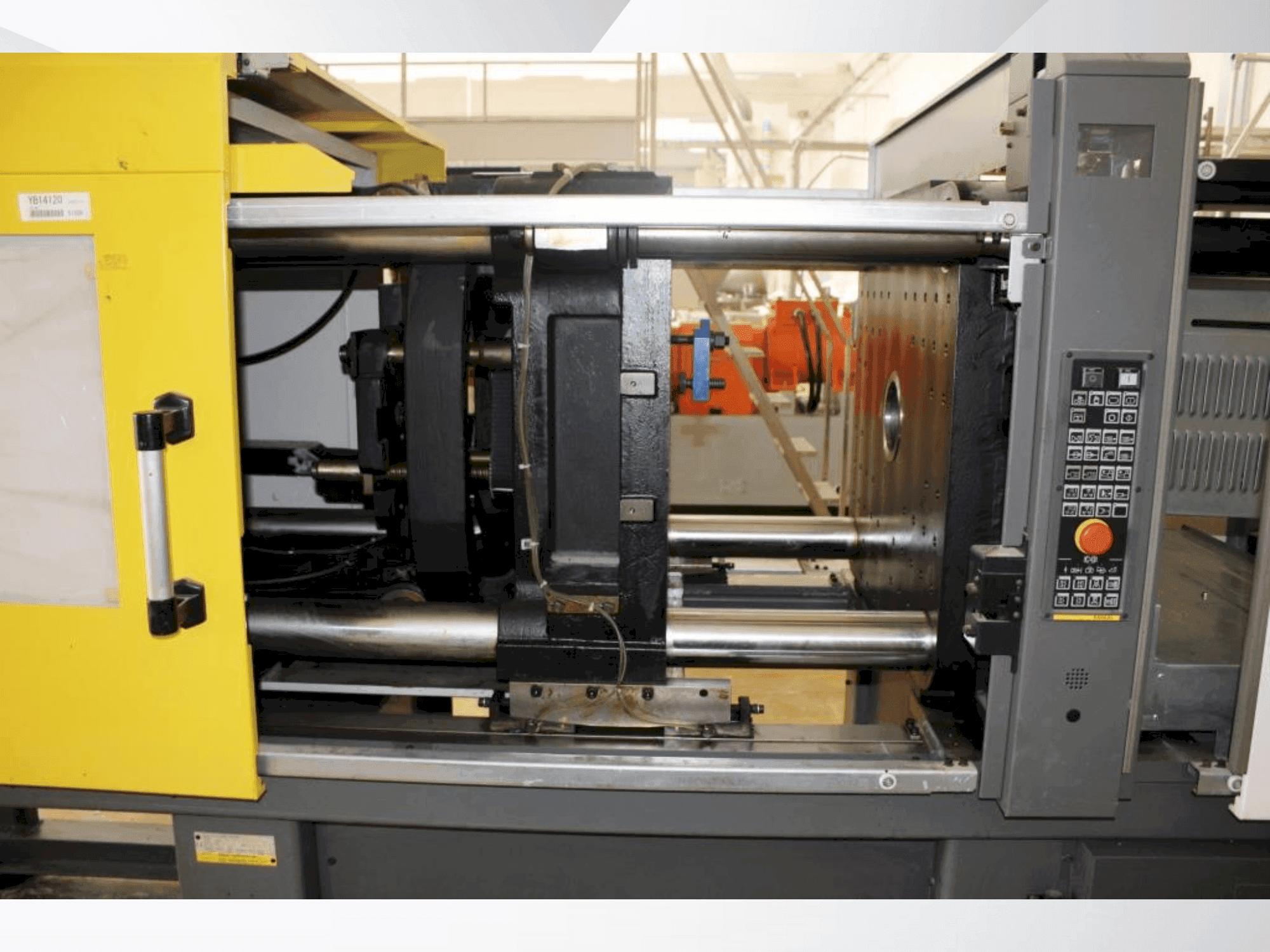 Vooraanzicht van FANUC ROBOSHOT S-2000 i 150B machine