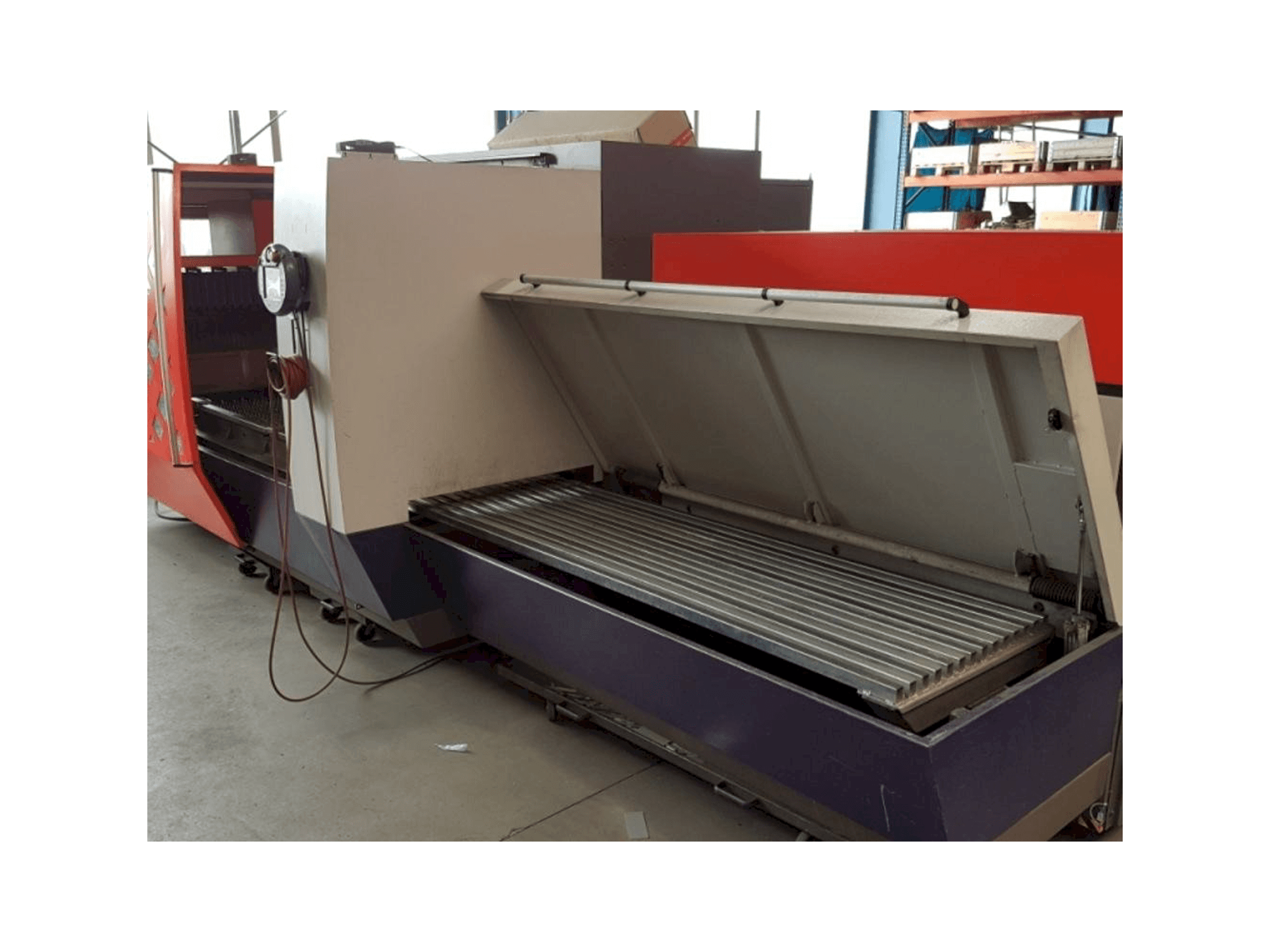 Vooraanzicht van Bystronic Byvention 3015 machine