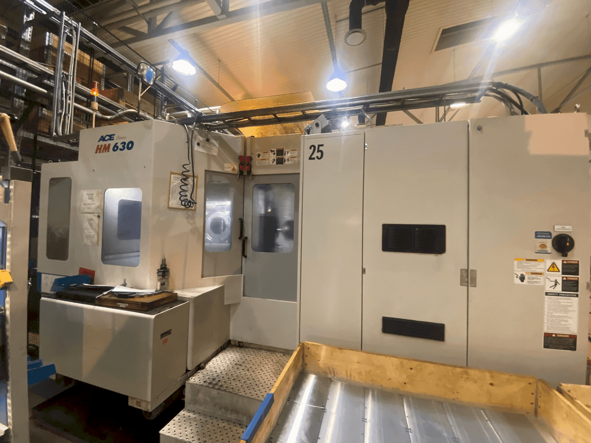 Vooraanzicht van DOOSAN ACE-HM 630 machine