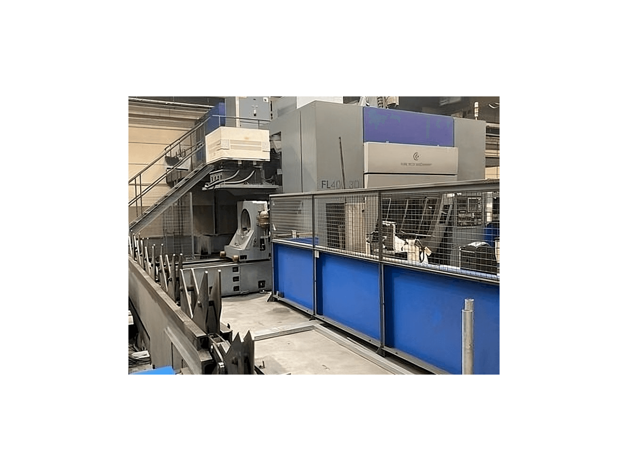 Vooraanzicht van Tube Tech Machinery FL 400 3D machine