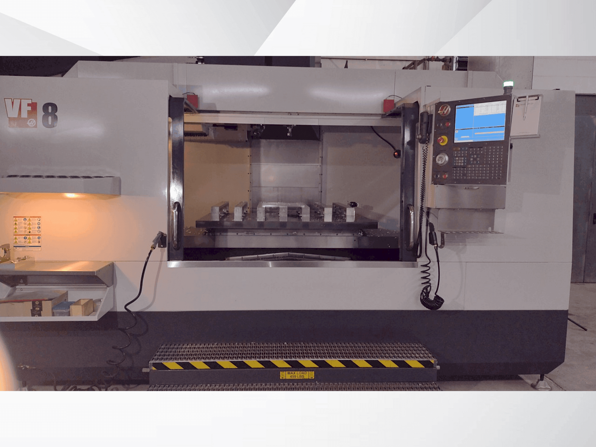 Vooraanzicht van HAAS VF-8/40 machine