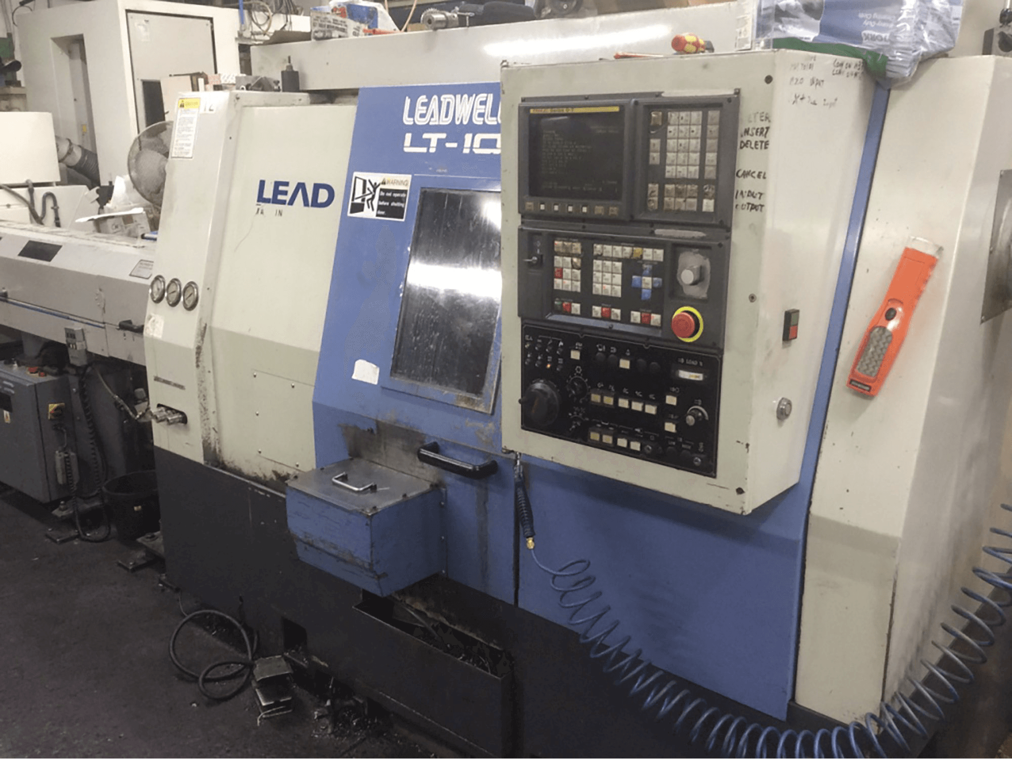 Vooraanzicht van Leadwell LT10 machine