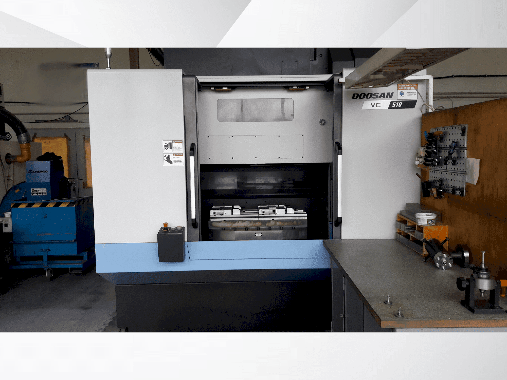 Vooraanzicht van DOOSAN VC 510 machine