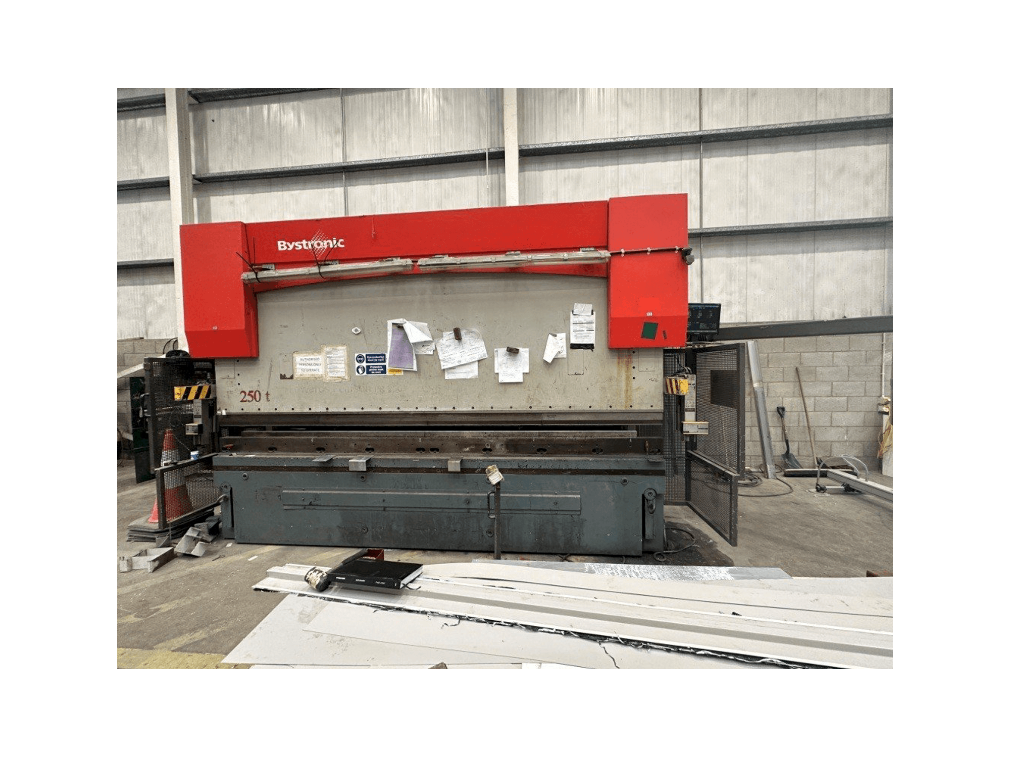Vooraanzicht van Bystronic PR 250 x 4100 machine