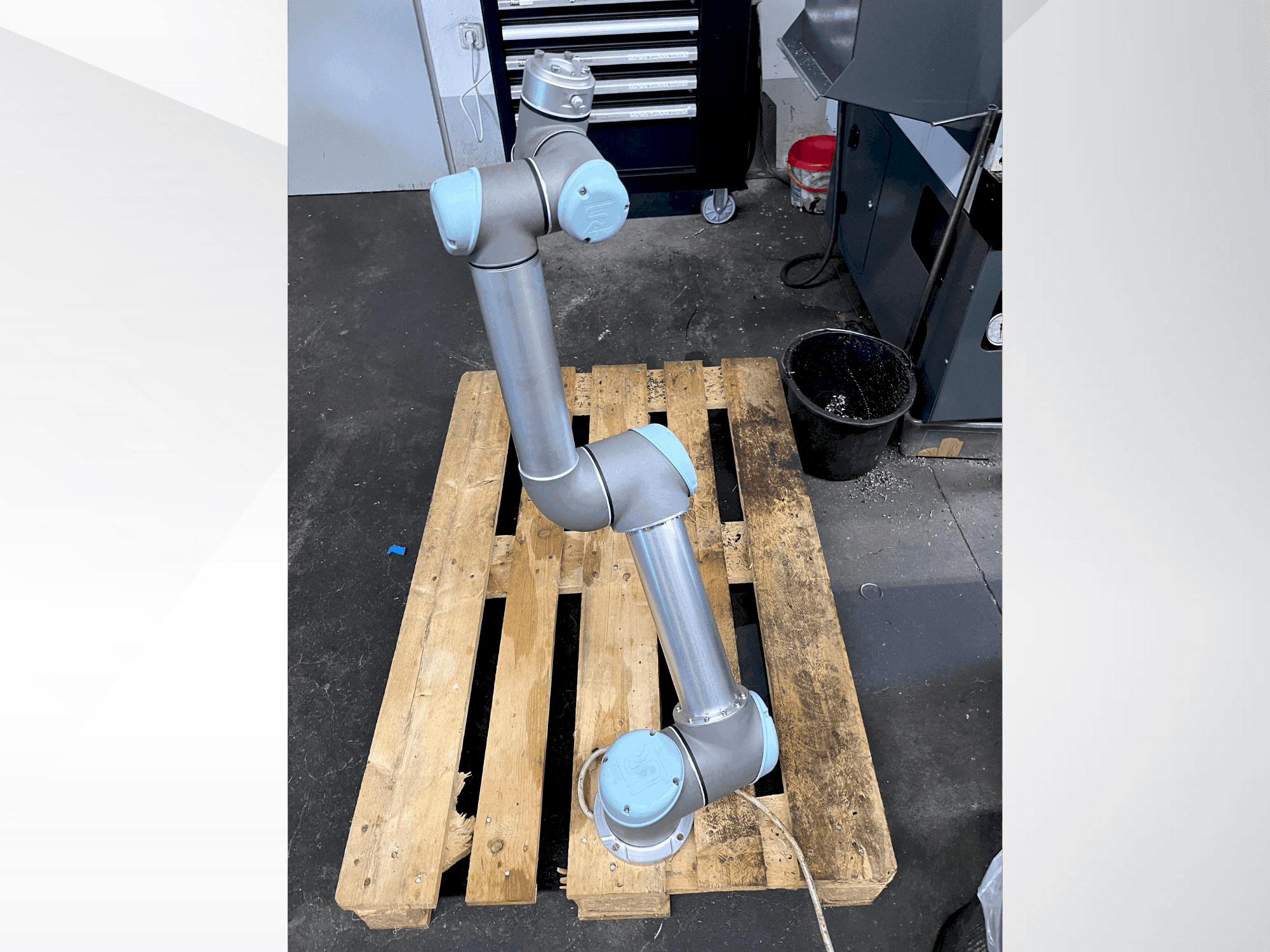 Vooraanzicht van Universal Robots UR5 CB3.1 machine