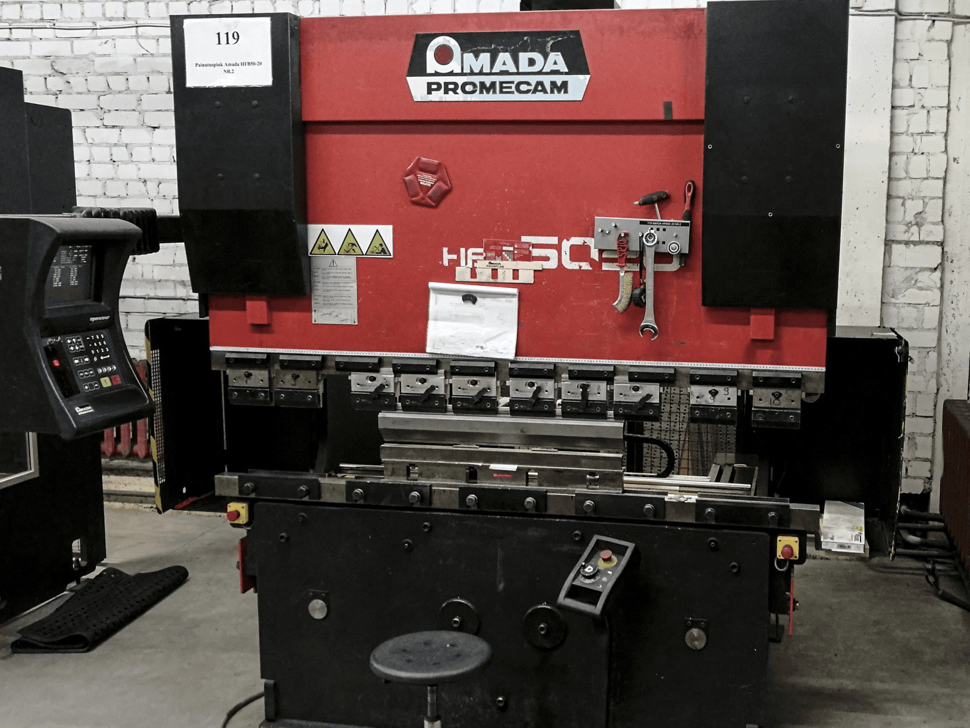Vooraanzicht van AMADA HFB0 50-20 machine